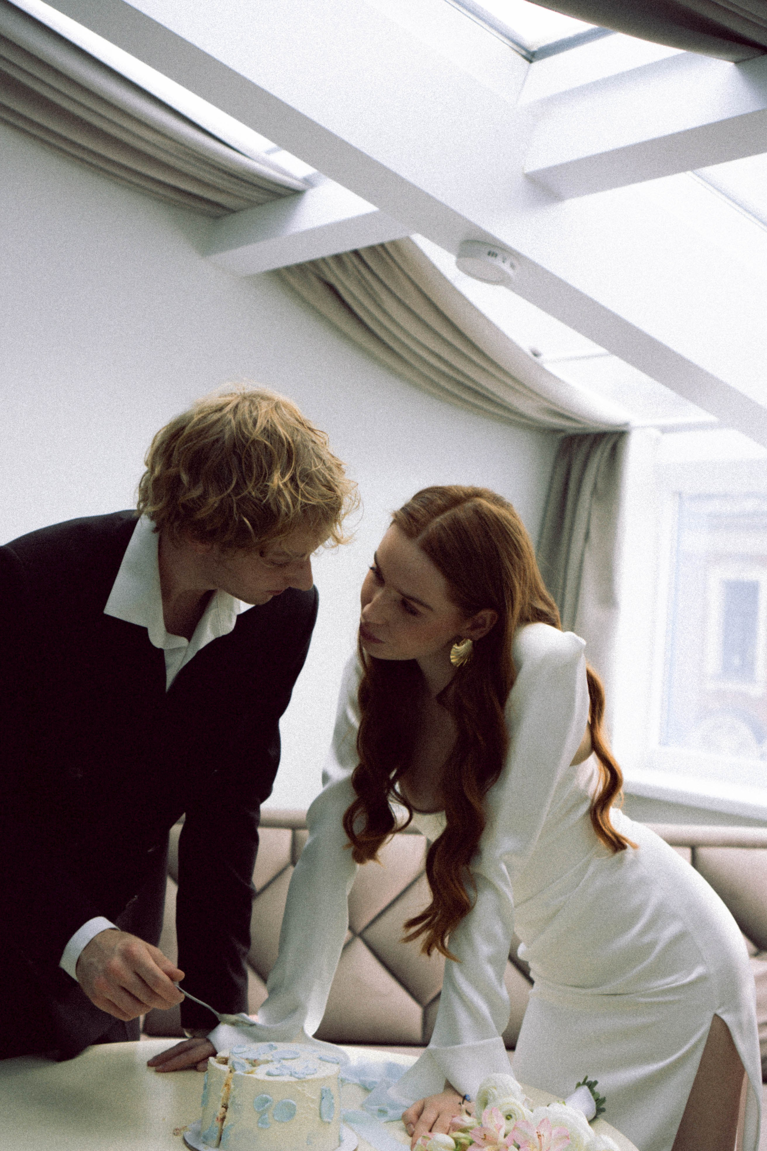 СВАДЕБНАЯ СЬЕМКА В ОТЕЛЕ. СБОРЫ ЖЕНИХА И НЕВЕСТЫ И ТАКЖЕ ТОР И ПОДГОТОВКА К ПРОГУЛКЕ. Профессиональный фотограф, Санкт-Петербург — Виктория Богомолова