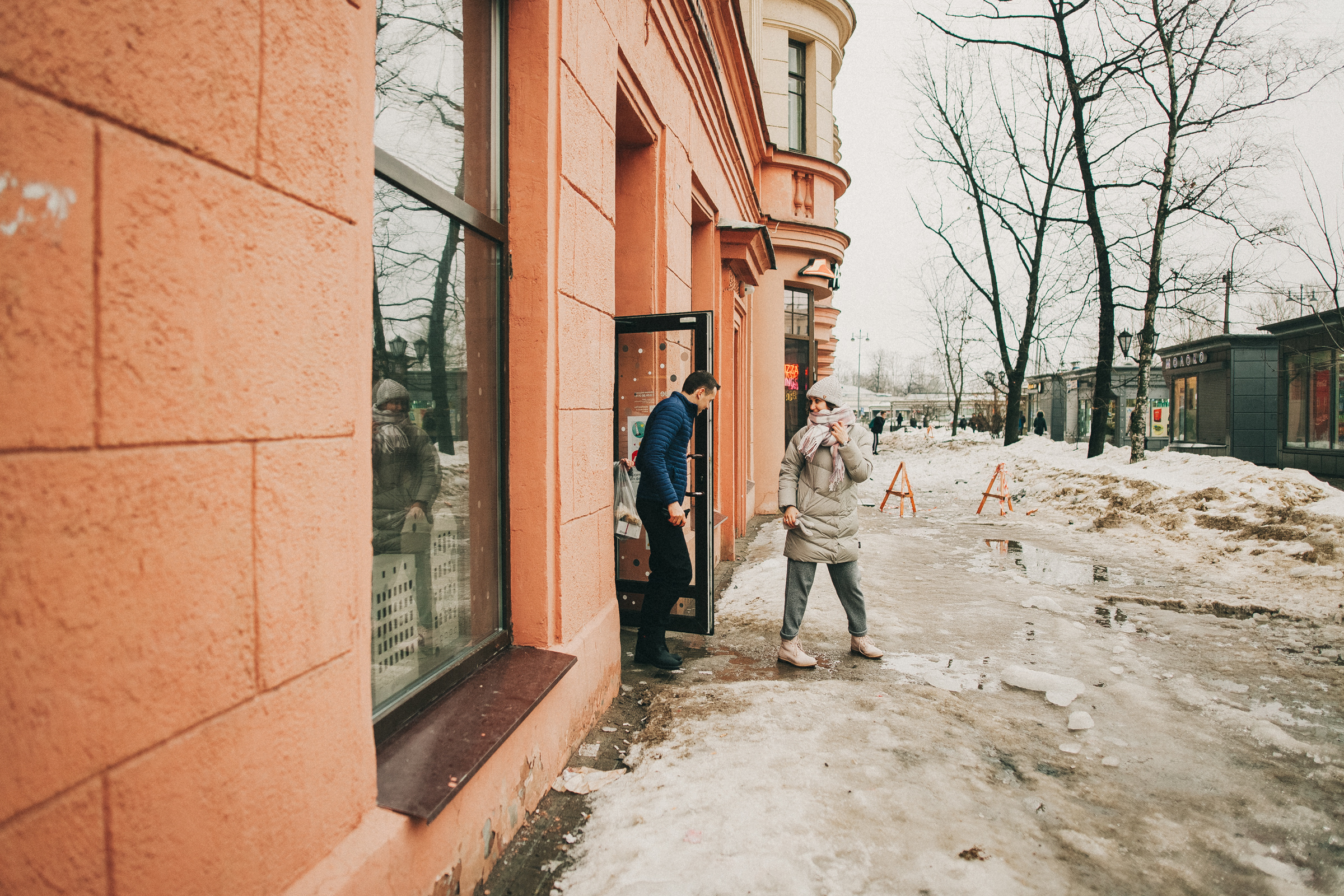 Субботняя прогулка Максима и Ани. Семейный фотограф, фотограф родов, репортажей фотограф в Санкт-Петербу