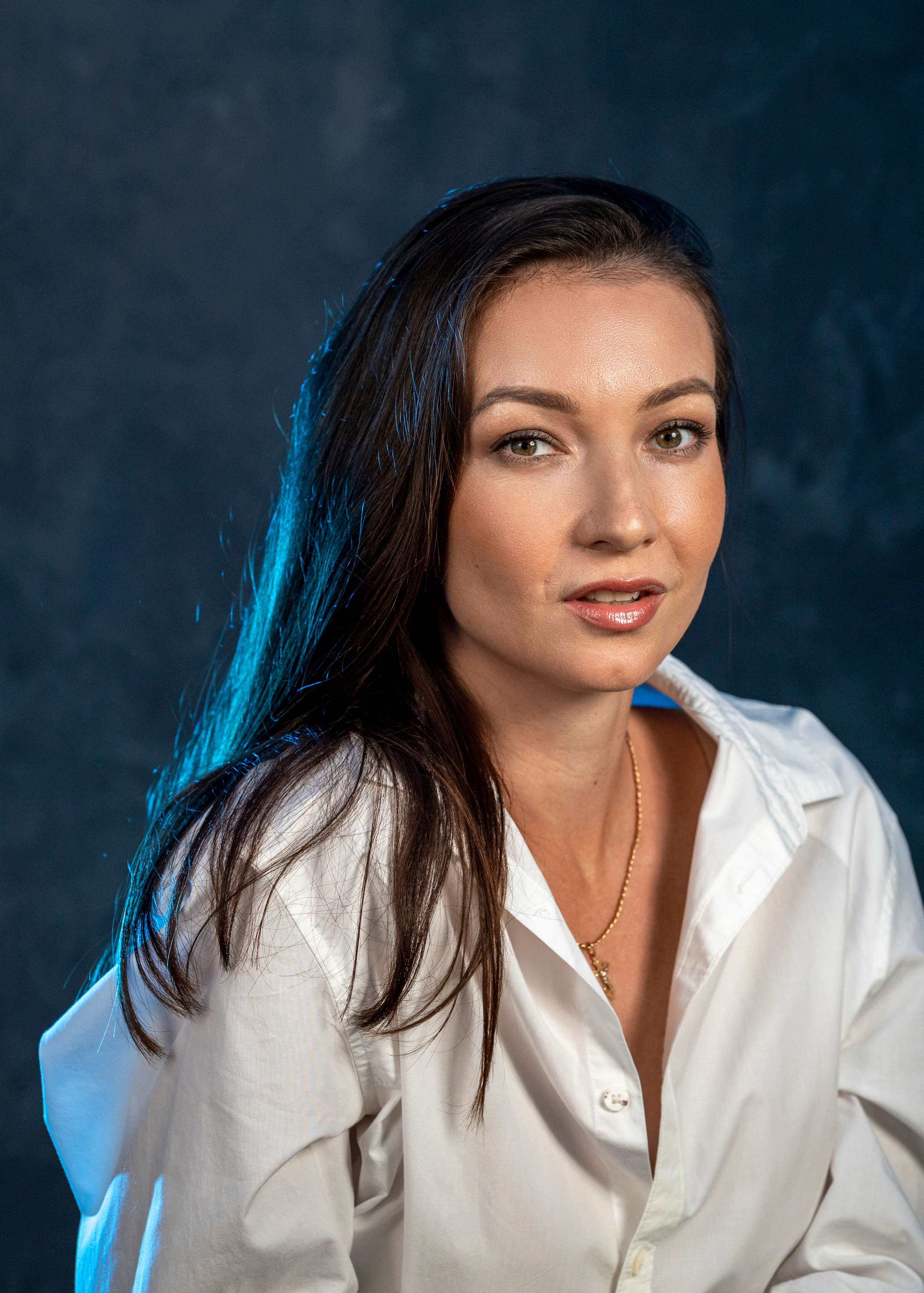 Портретная съёмка девушки в студии