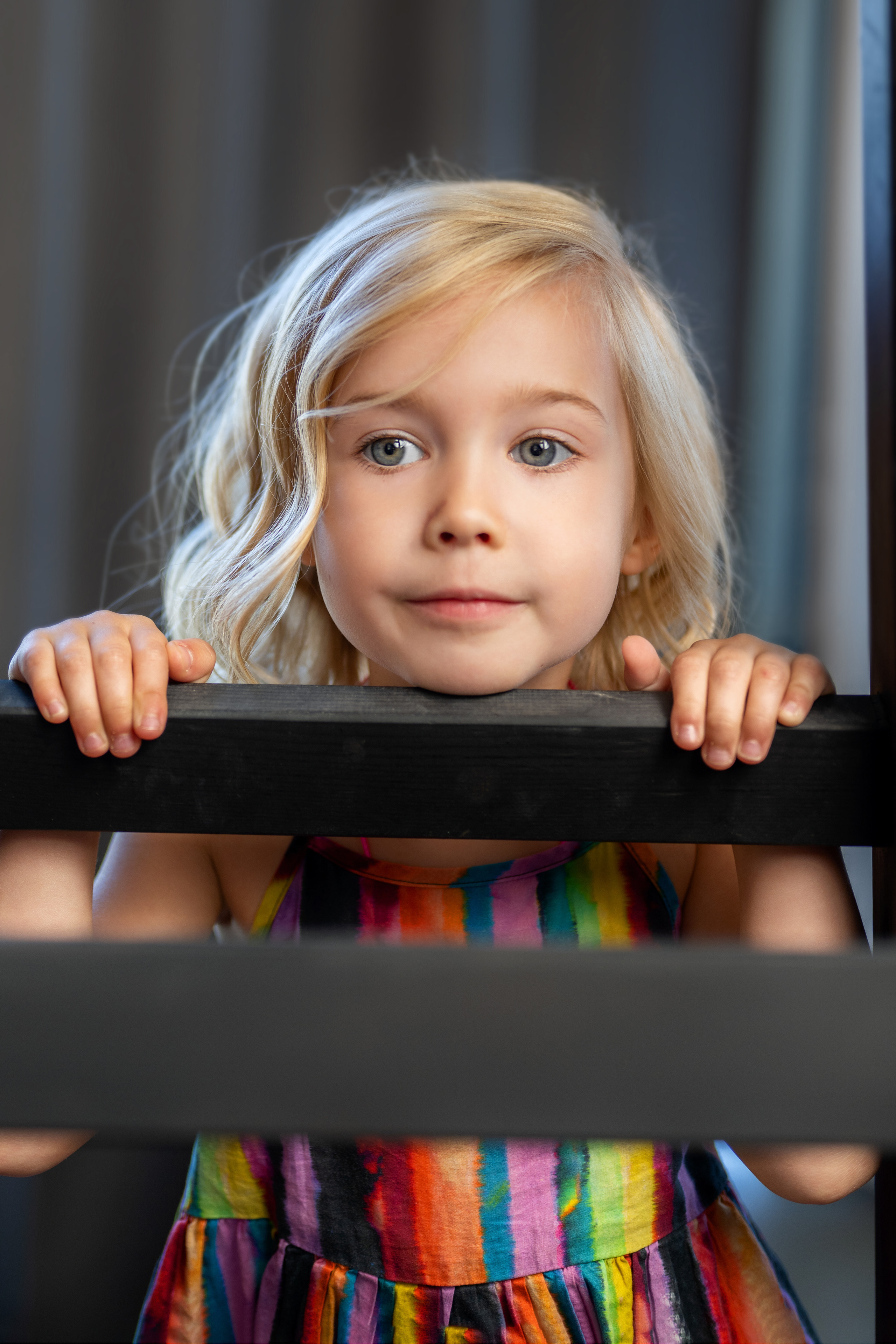 Детская фотосессия девочки с книгой