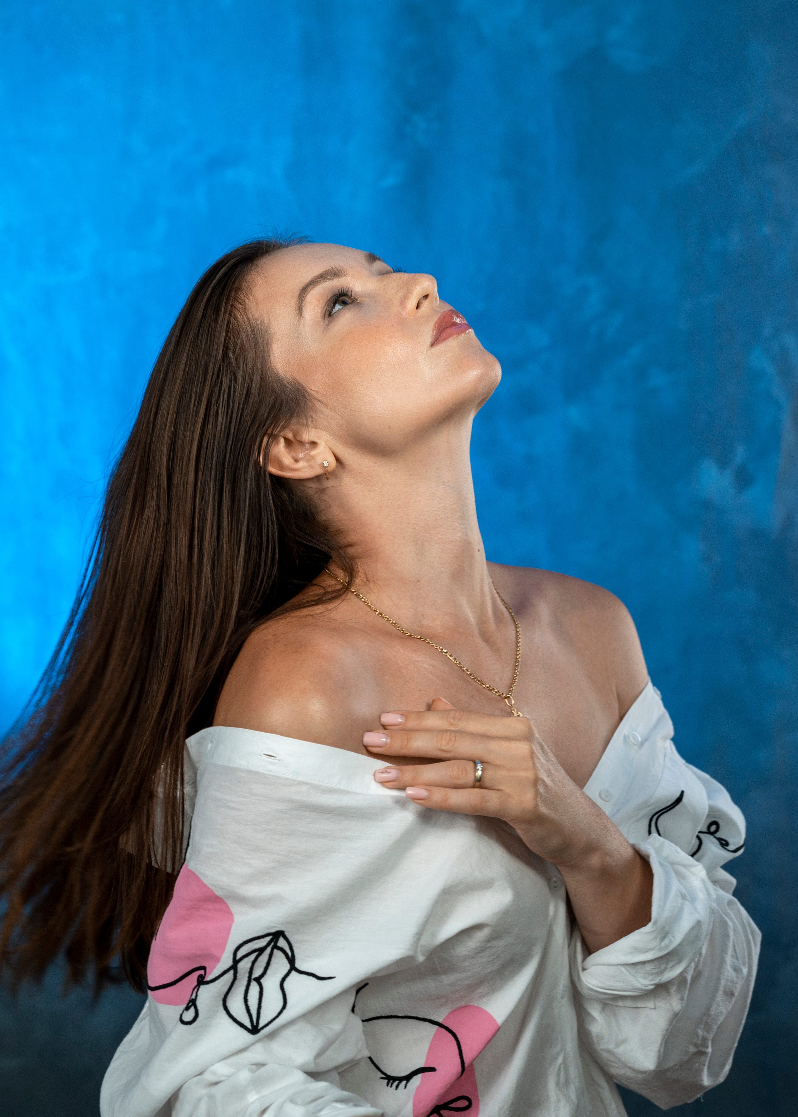 Портретная съёмка девушки в студии