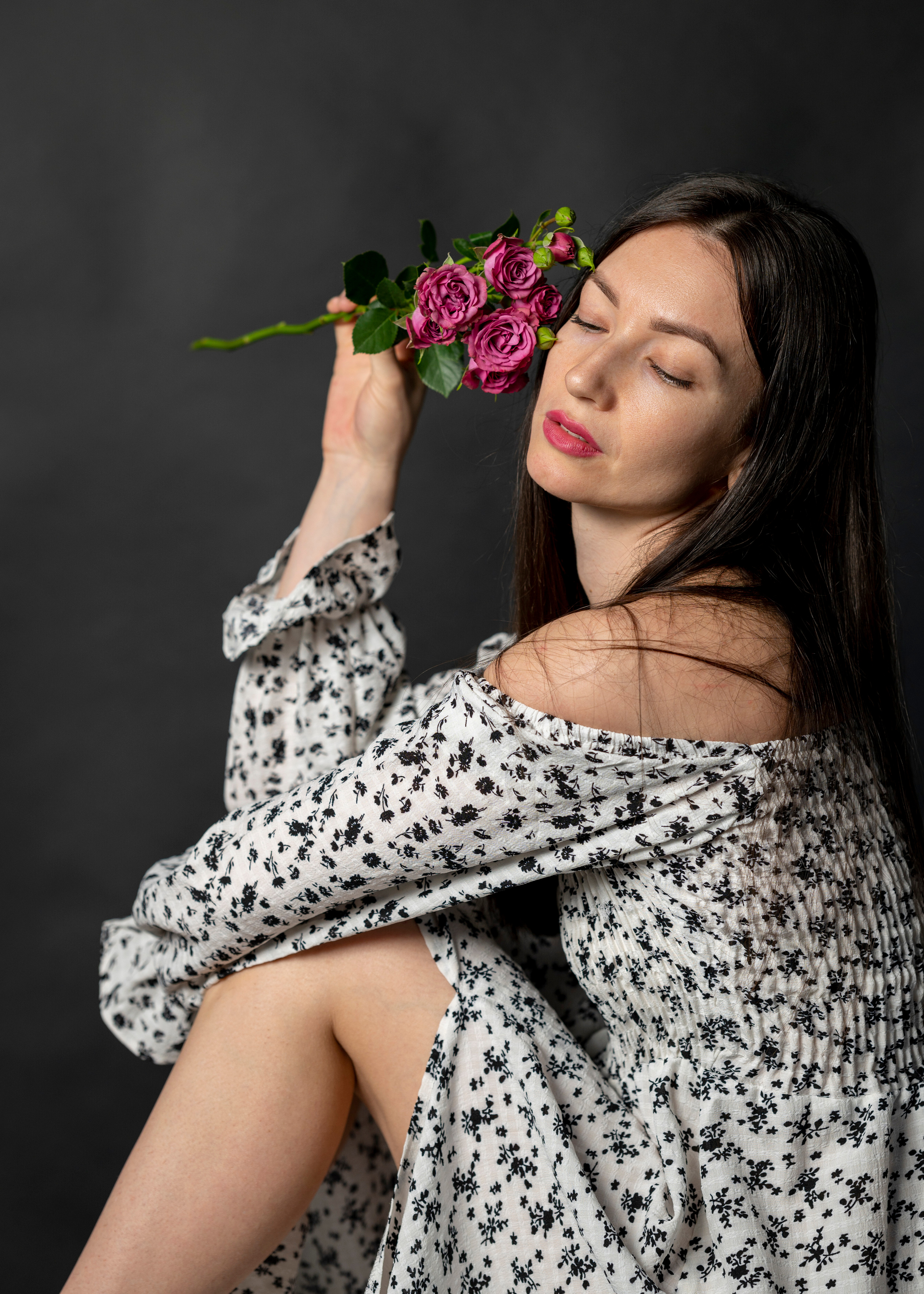 Съёмка девушки с праздничным букетом