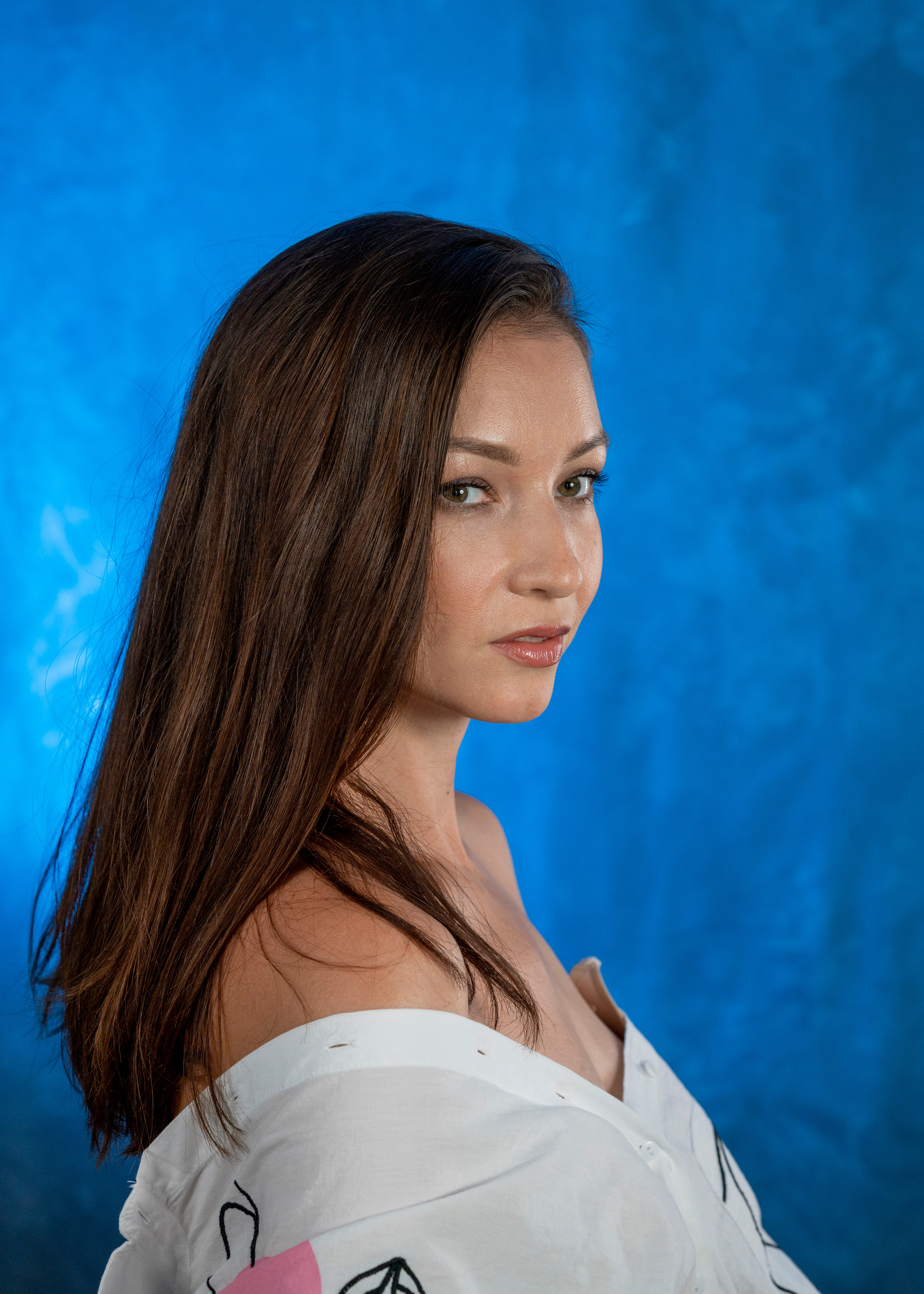 Портретная съёмка девушки в студии