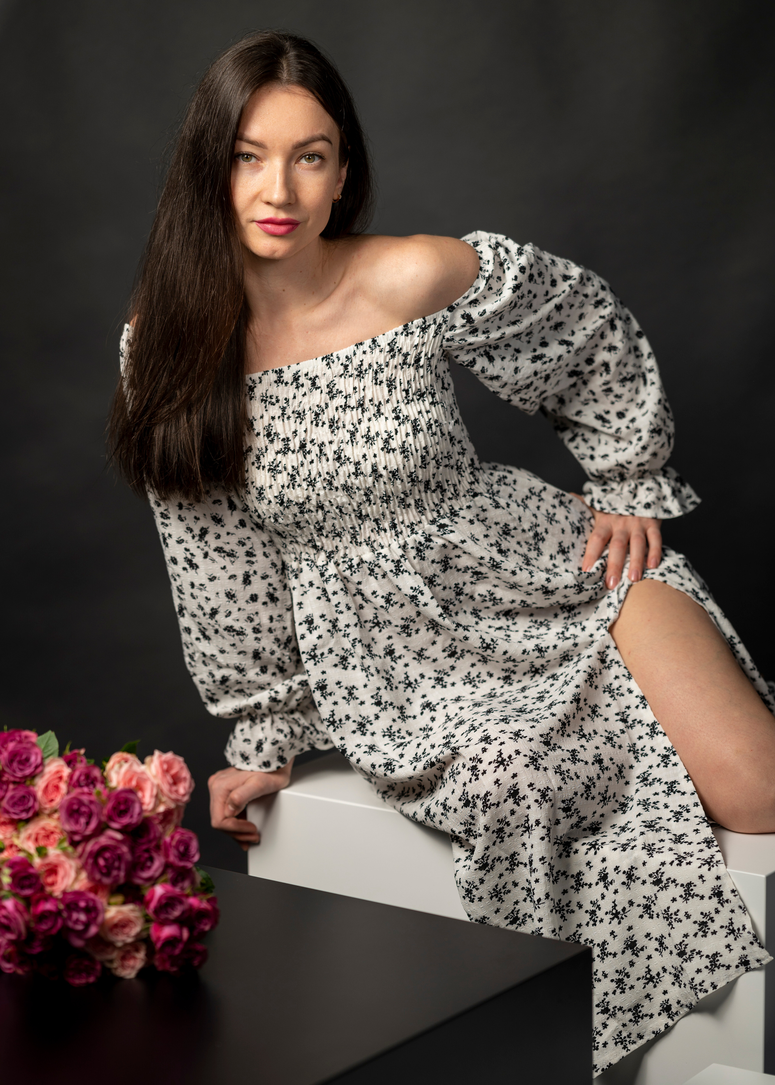 Съёмка девушки с праздничным букетом