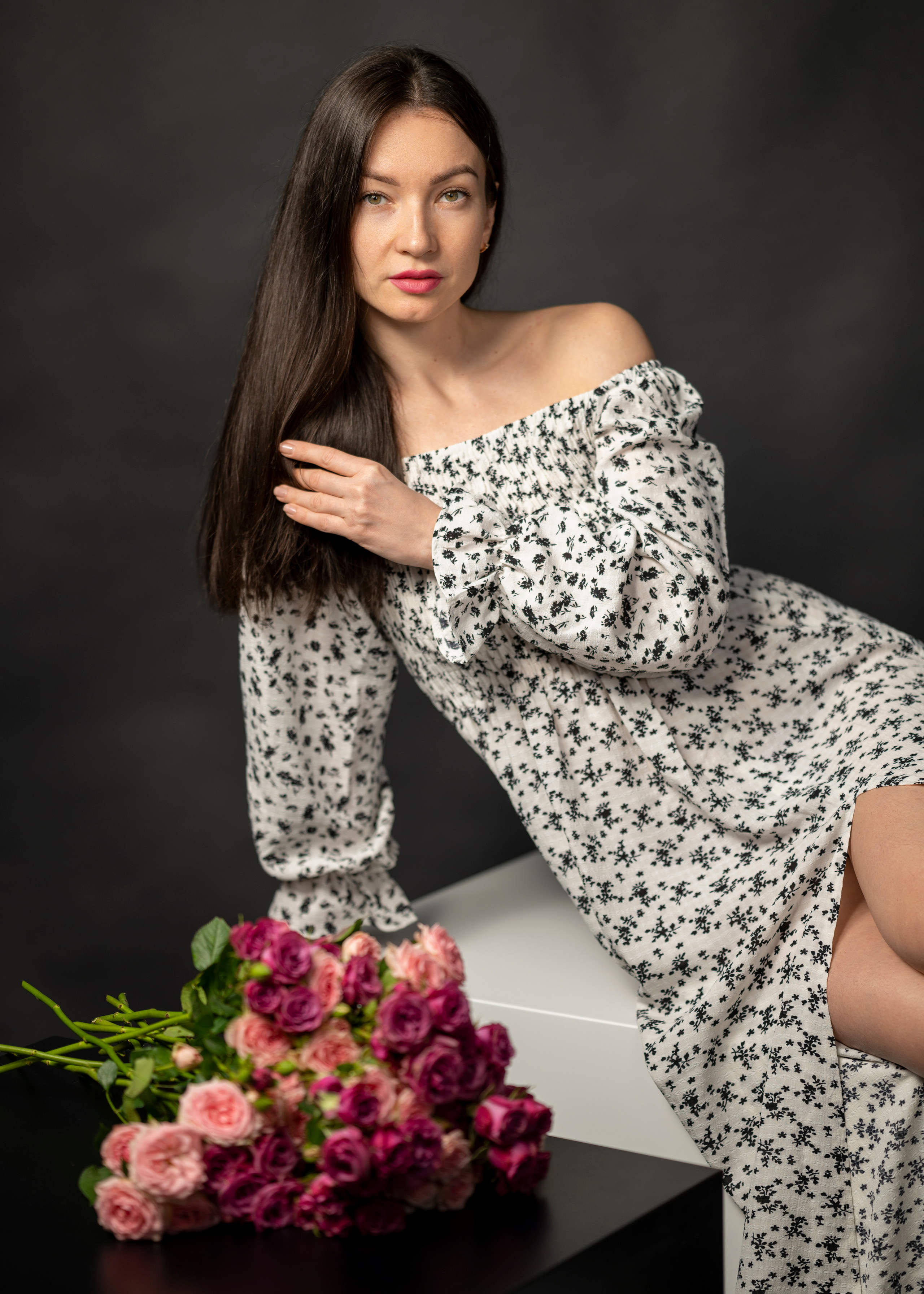 Съёмка девушки с праздничным букетом