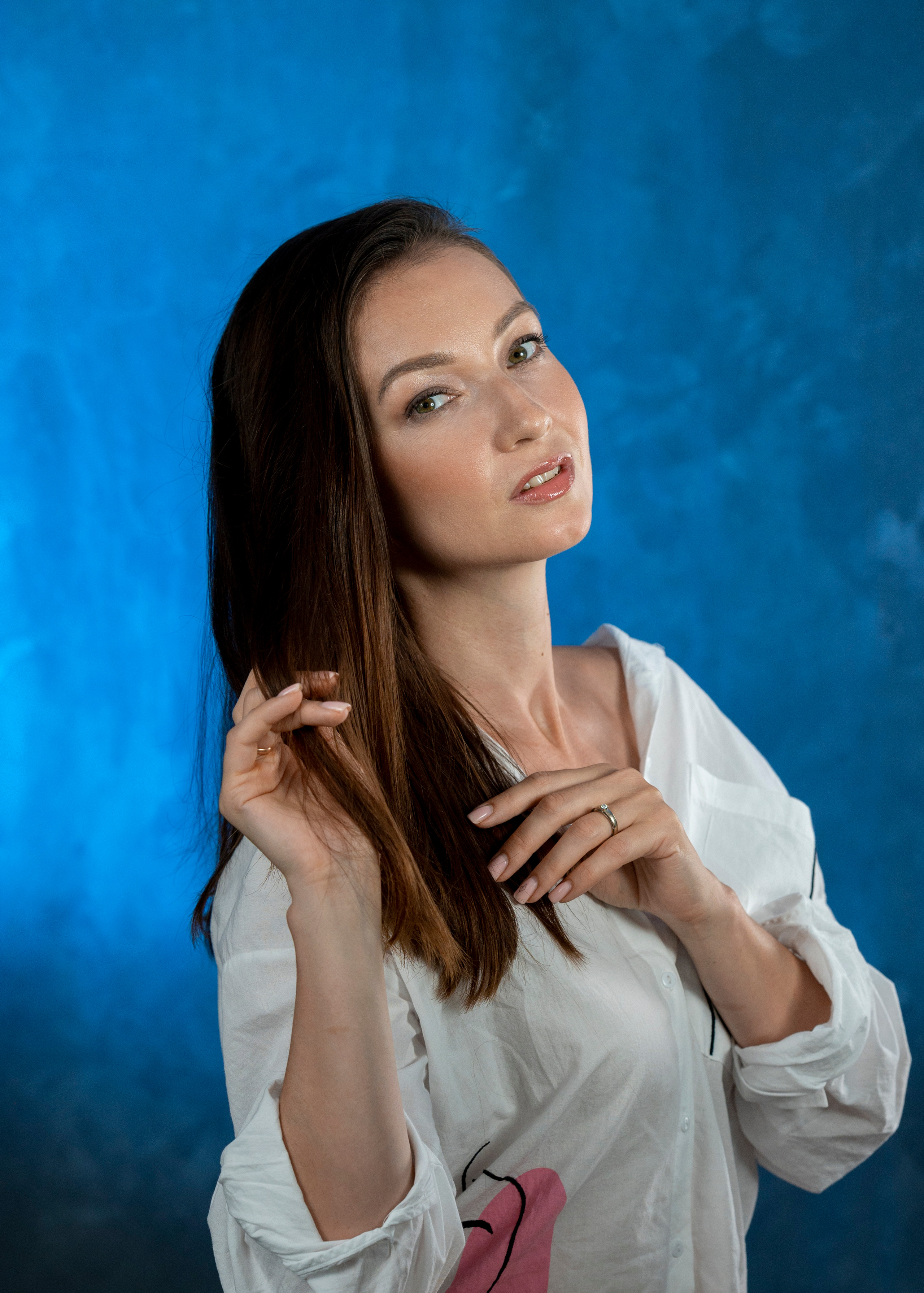 Портретная съёмка девушки в студии