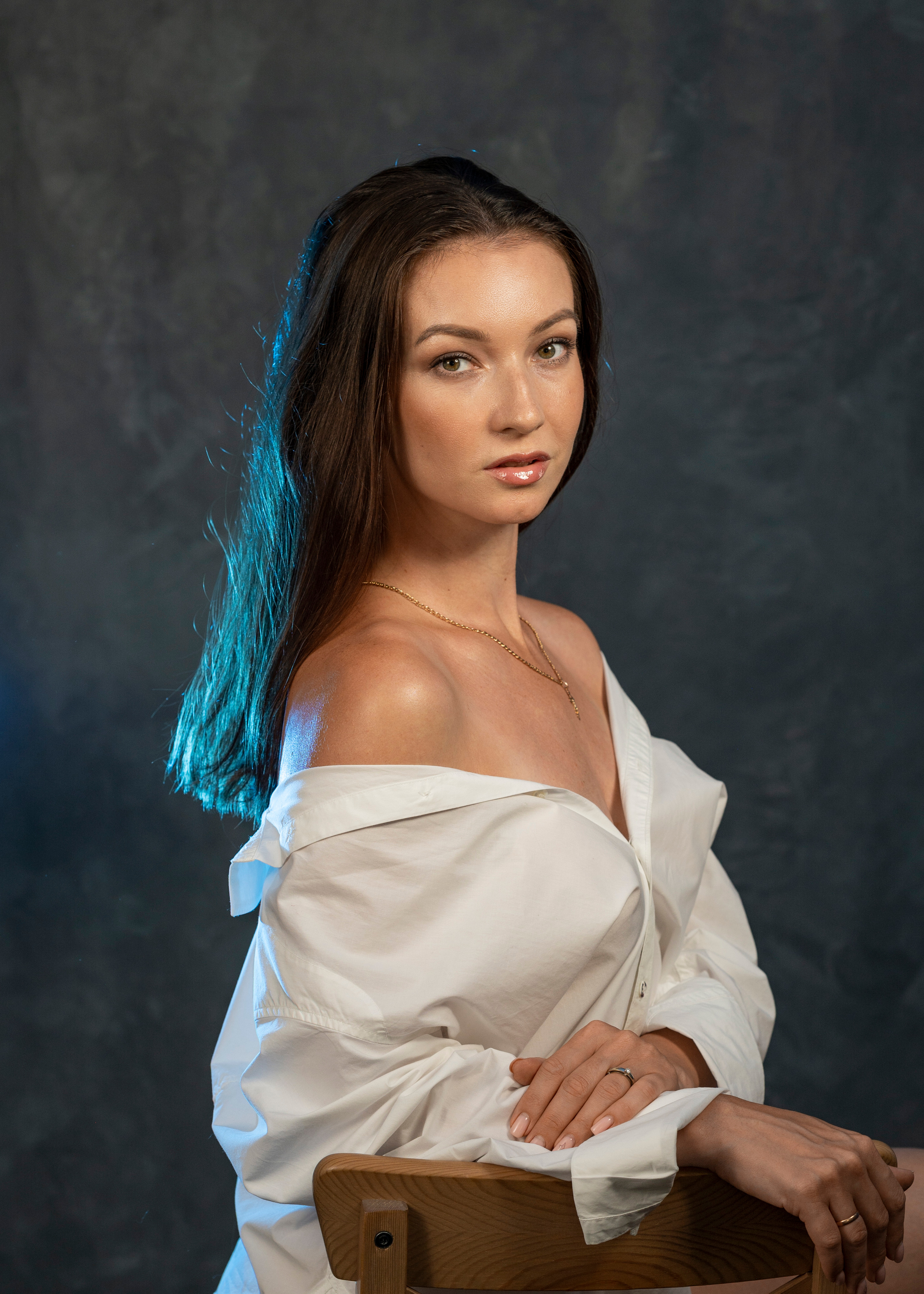 Портретная съёмка девушки в студии