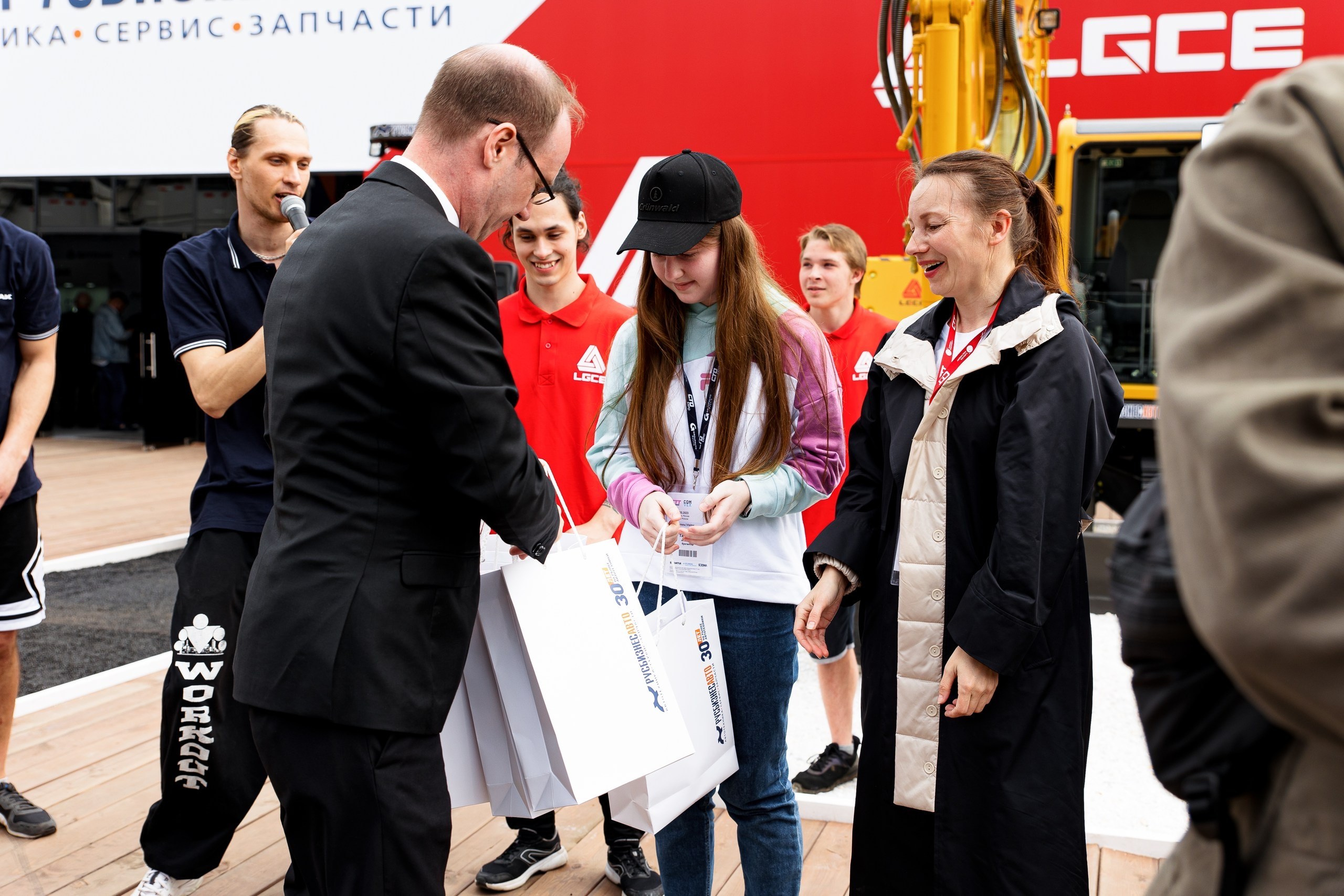 Выставка компании «Русбизнесавто». Репортажный фотограф Семён Борисов | Москва