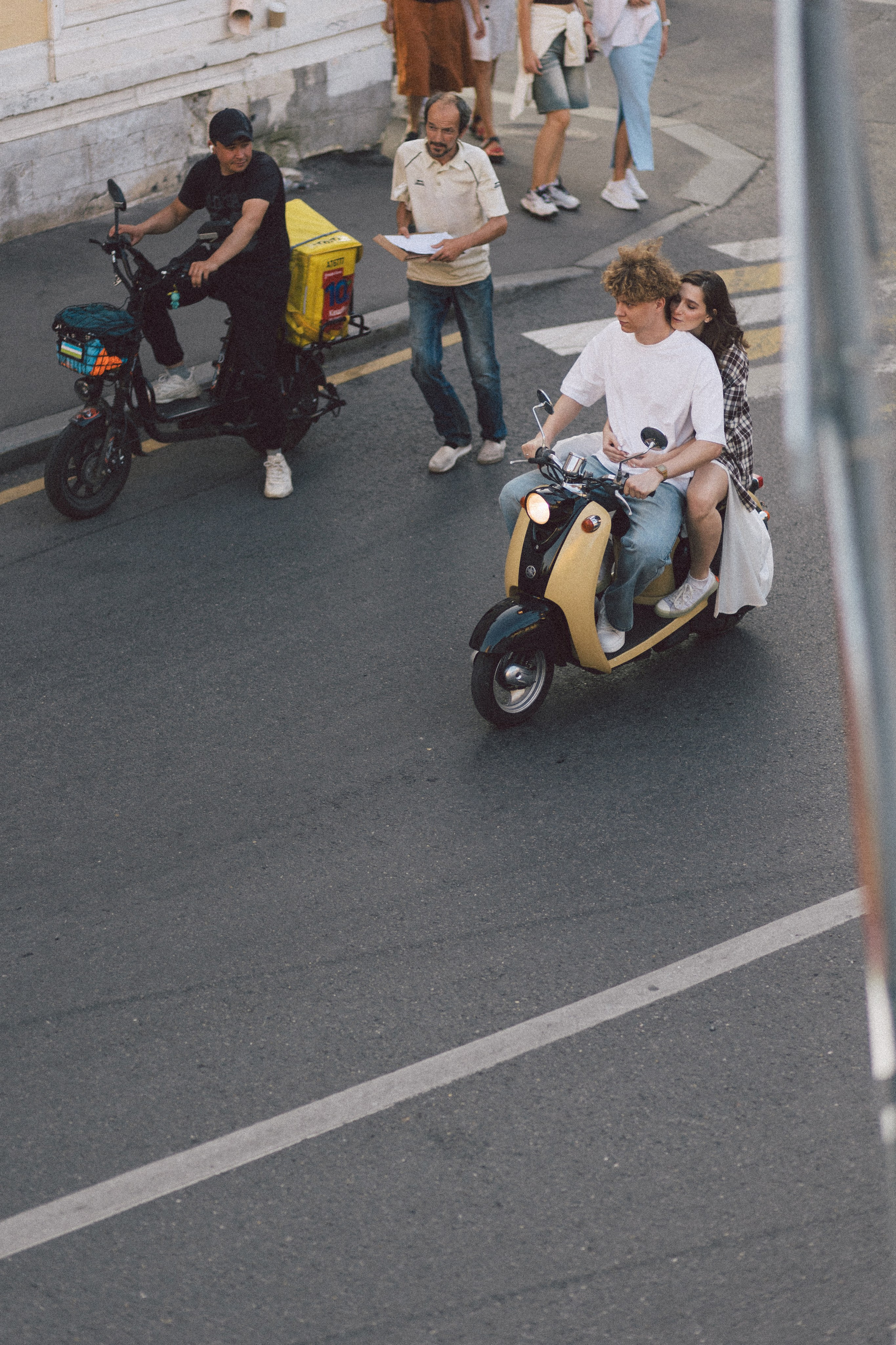 With a breeze. Wedding and family photographer