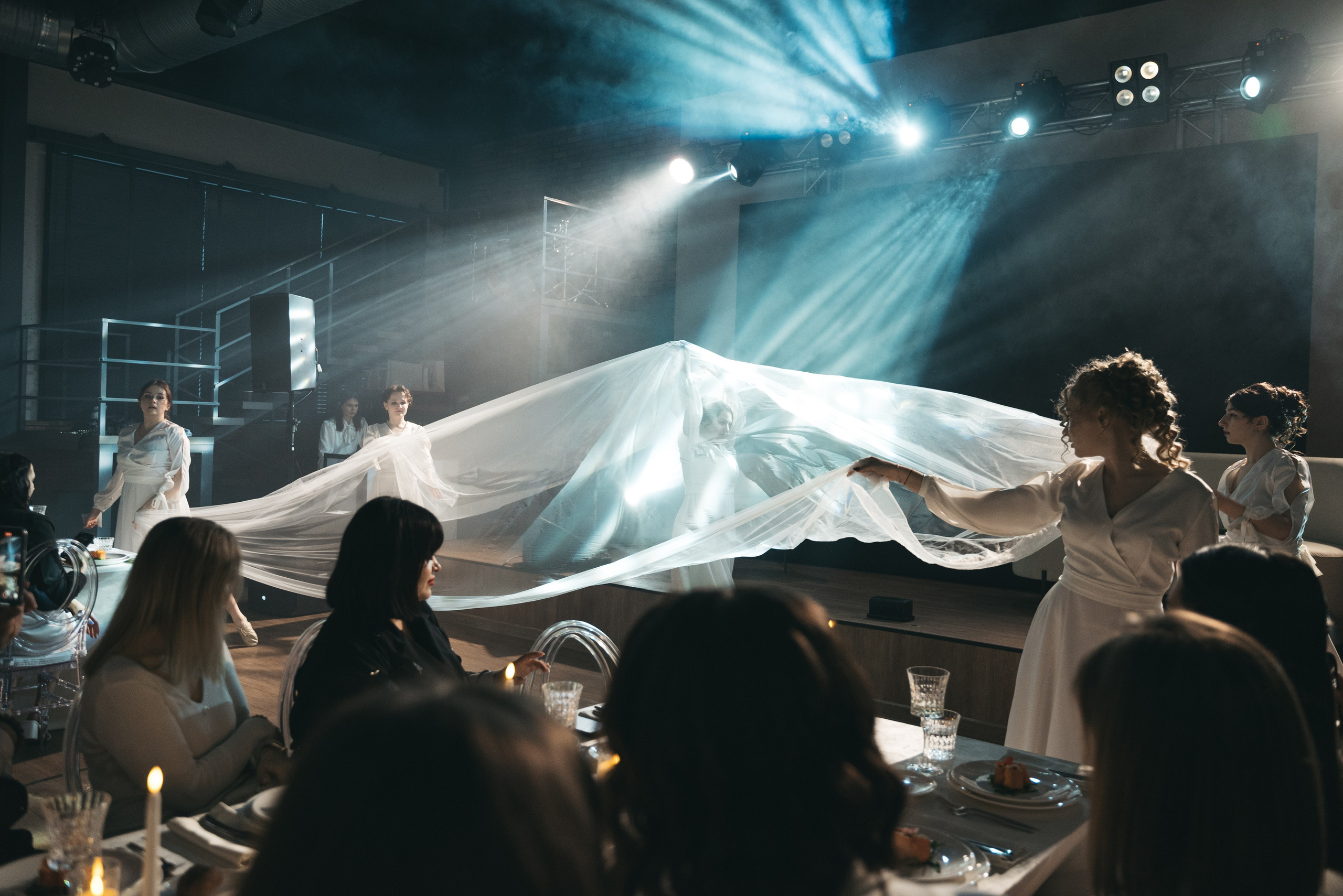 WhiteRoom Pre-wedding. Репортажный и свадебный фотограф в Сургуте