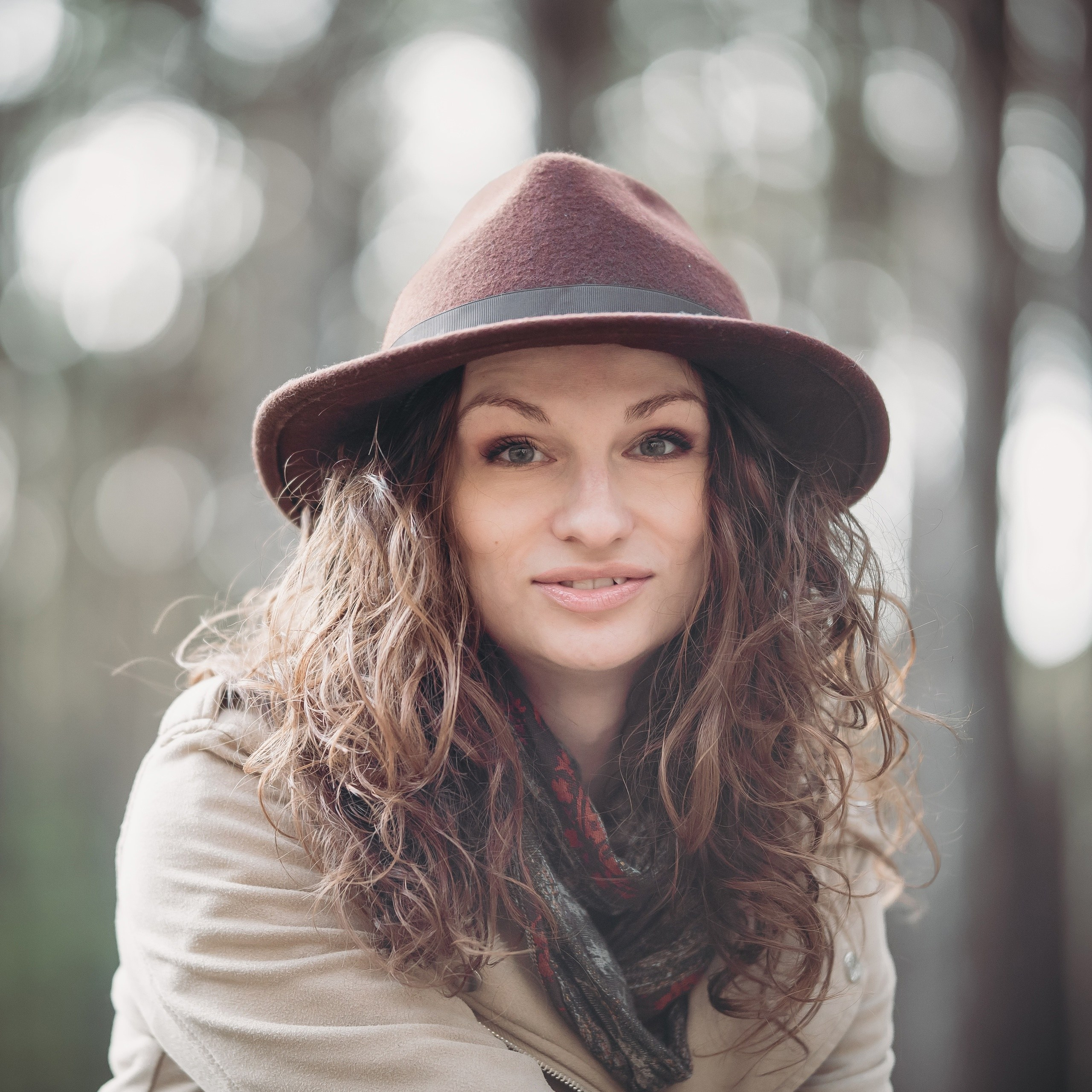 Прогулочная фотосессия в лесу