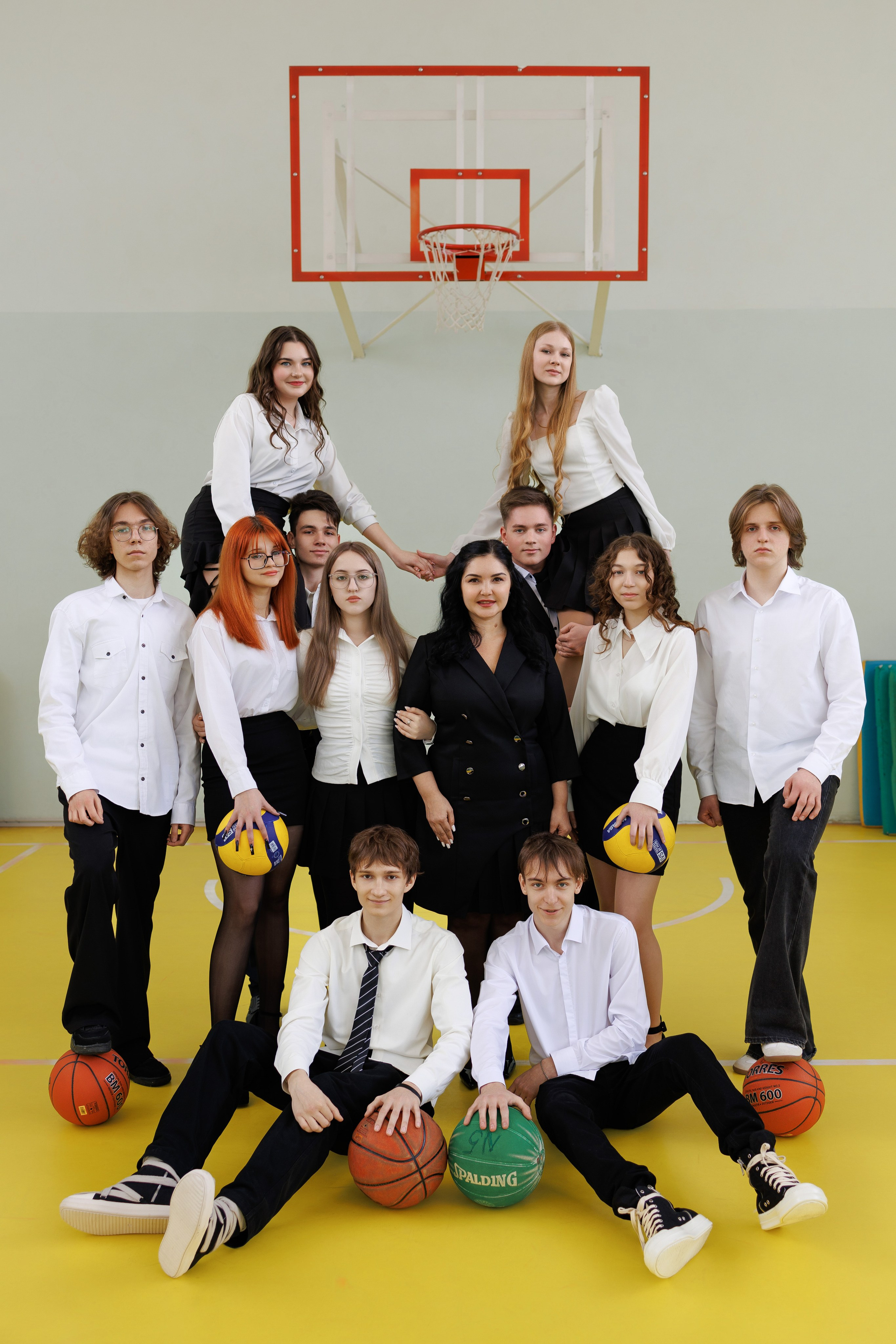 Позы для школьной фотосессии. Фотограф Медногорск Кувандык Оксана Шерехода свадебные, семейные, индивидуальные, школьные фотосессии. Печать фотоальбомов