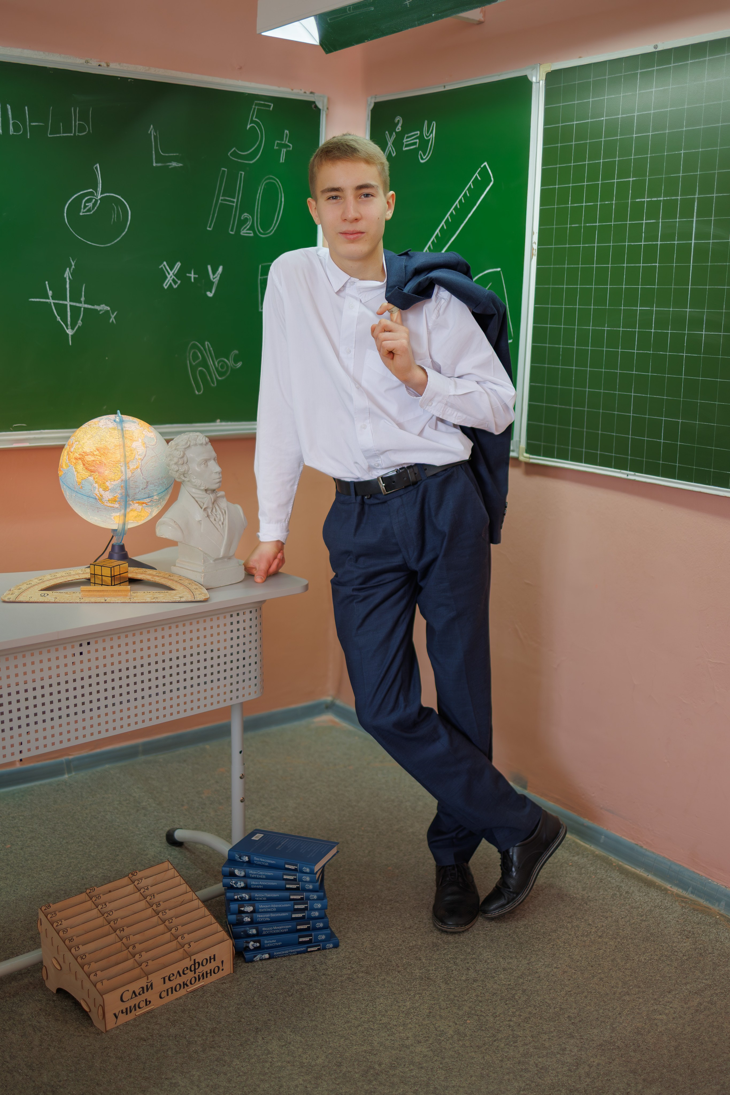 Позы для школьной фотосессии. Фотограф Медногорск Кувандык Оксана Шерехода свадебные, семейные, индивидуальные, школьные фотосессии. Печать фотоальбомов