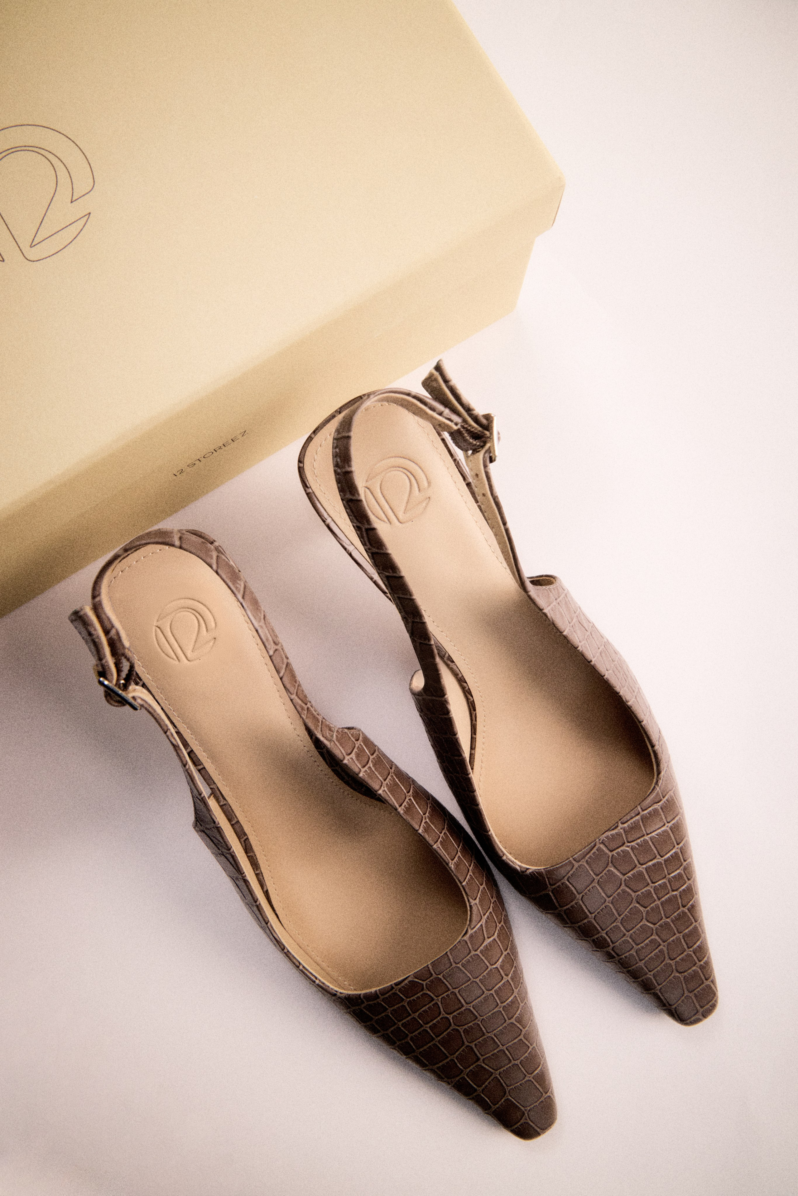 12 STOREEZ. Ретушер Polli_retouch