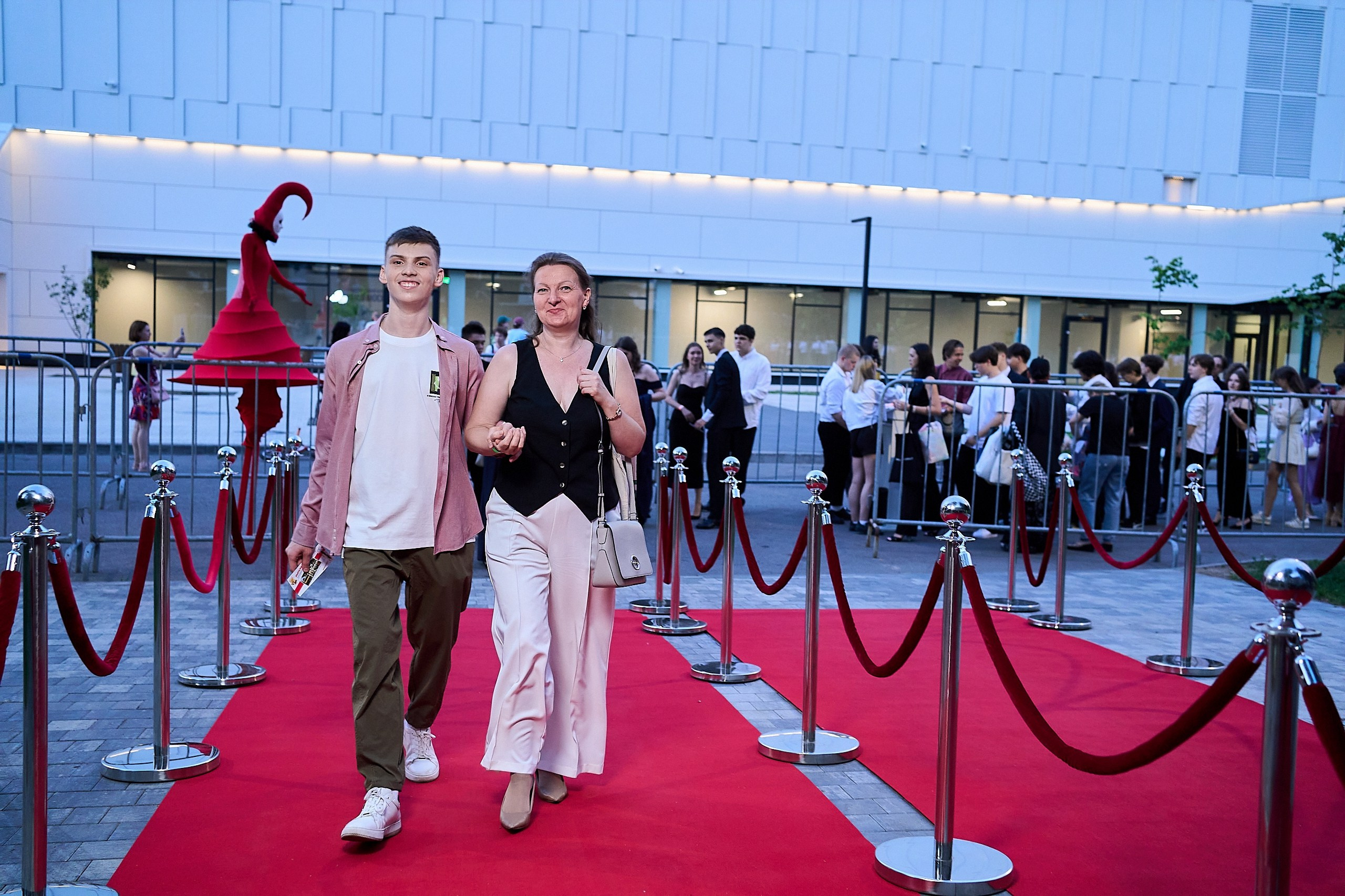 Выпускной 2024 концертный зал Академия ВТБ. Фотограф и Видеограф в Москве. Олег Корушев