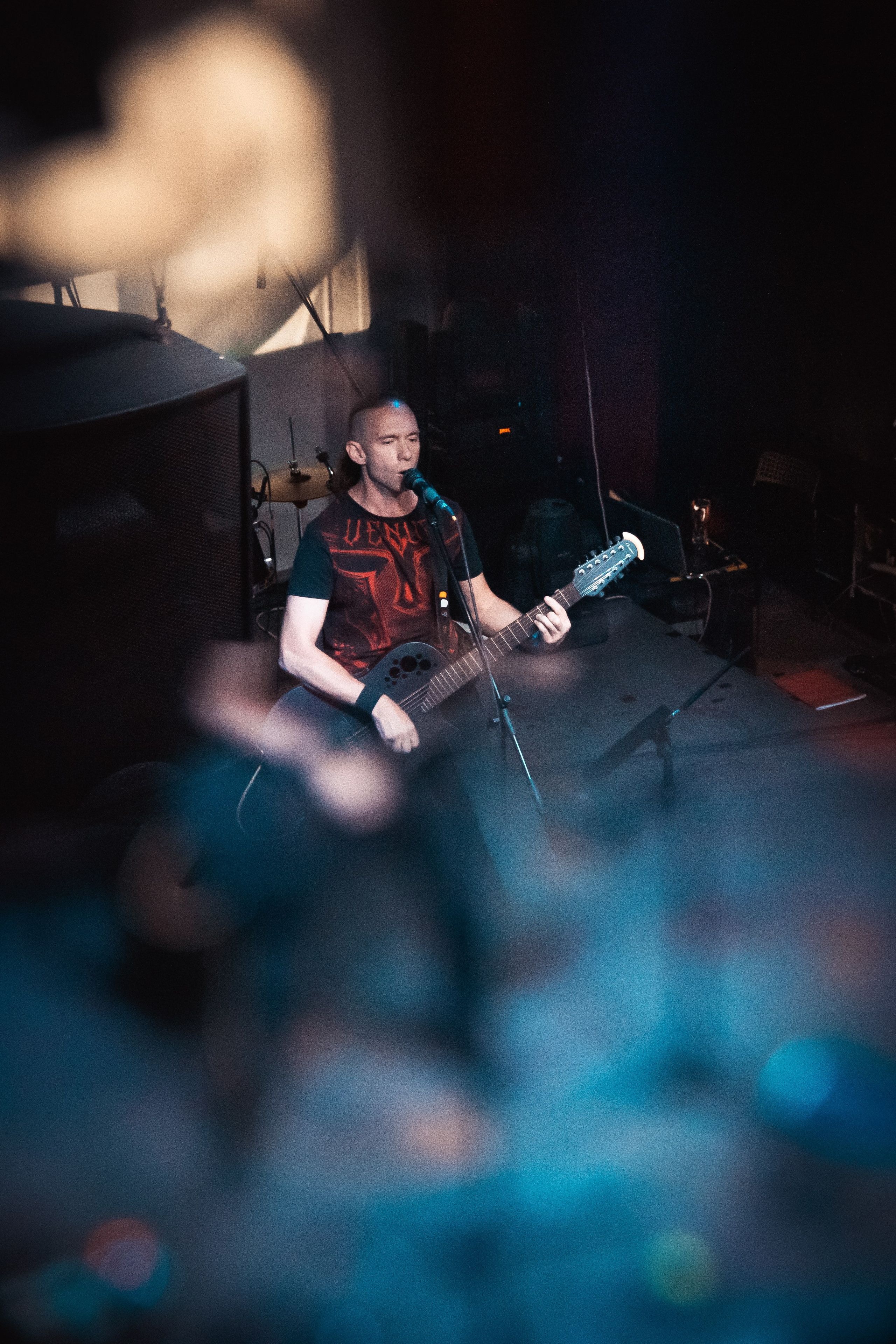 Павел Горловой, Концерт памяти В.Цоя, 16.08.2025, Эрмитаж. Фотограф Регина Крикунова г. Красноярск