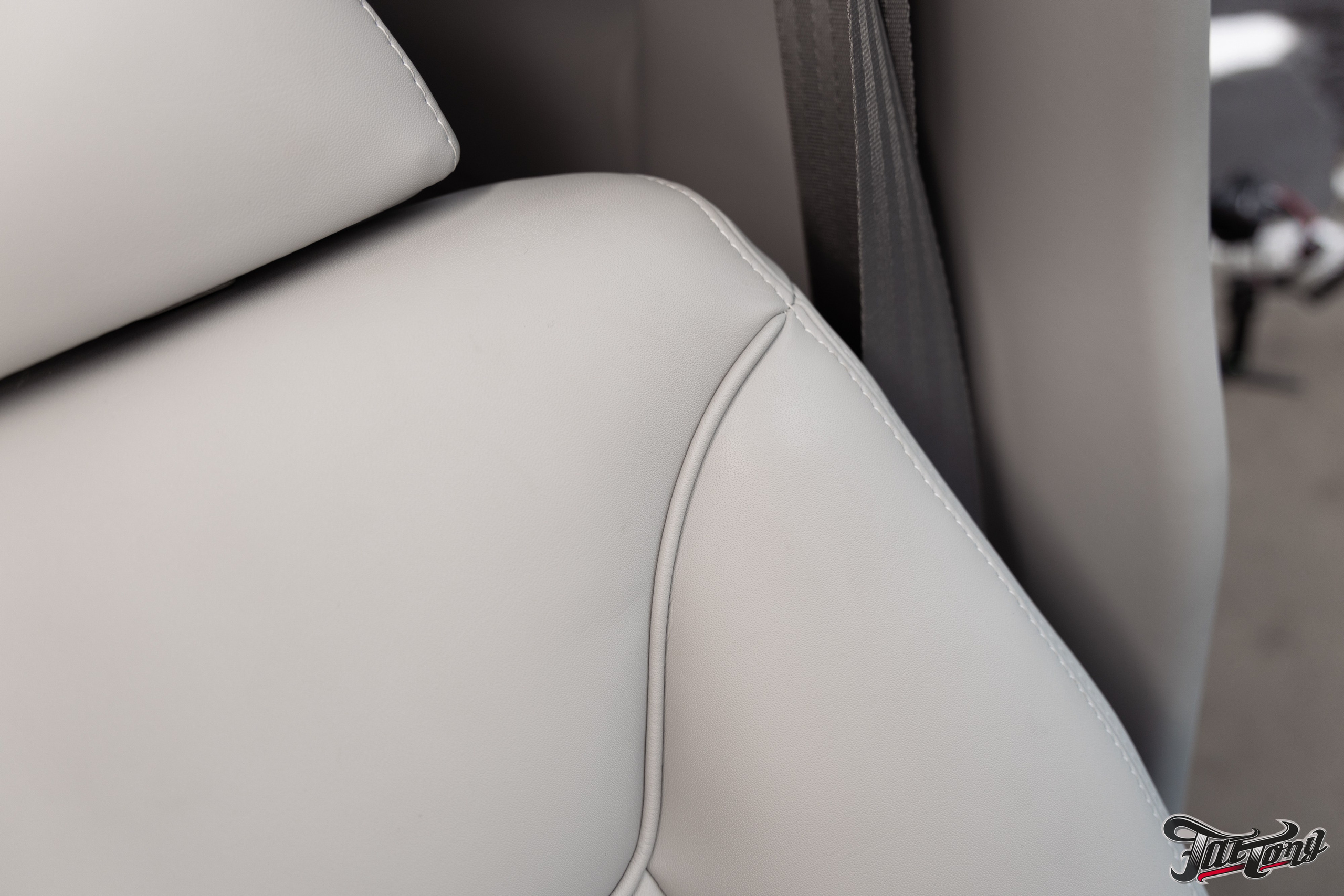 Chevrolet Tahoe I ремонт по кузову и окрас, пошив салона. DeLorein