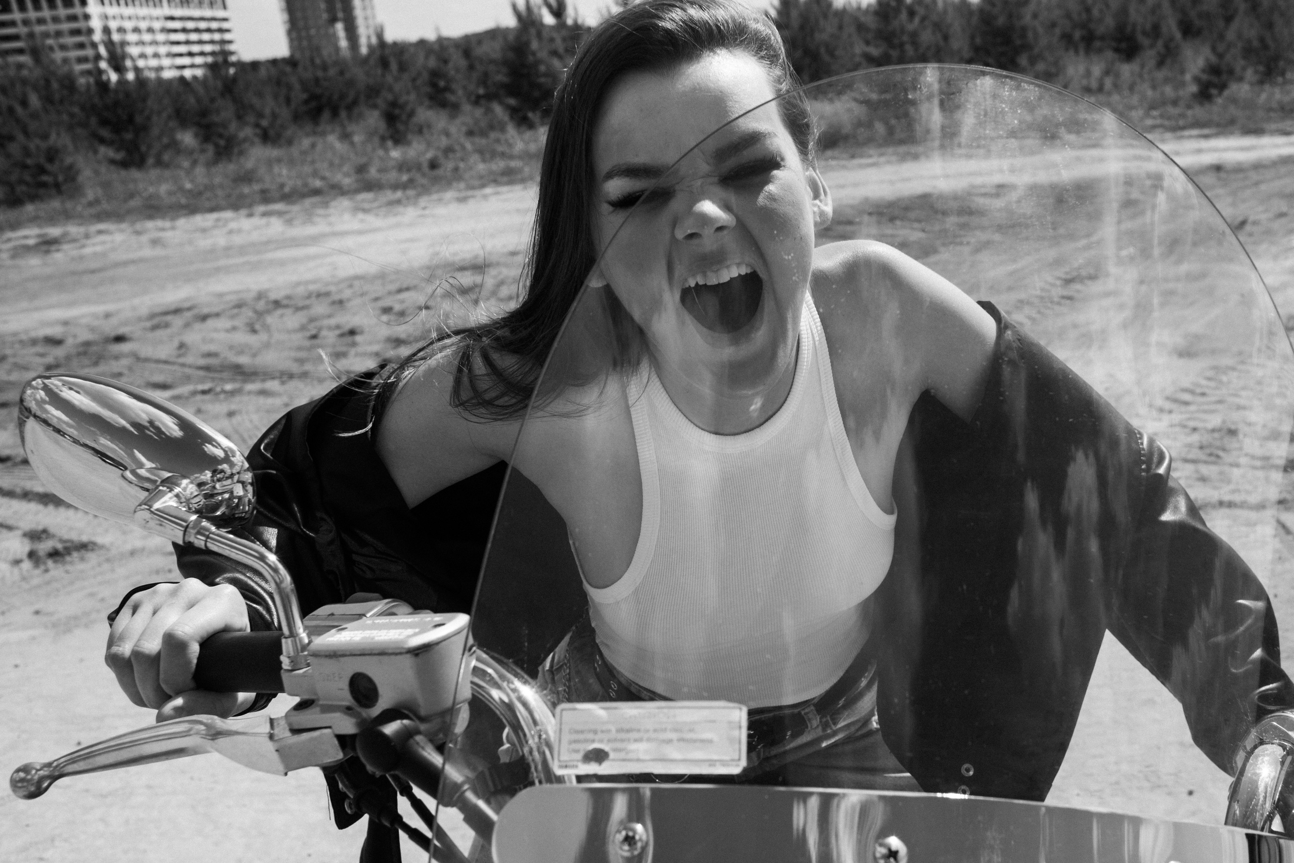 С мотоциклом. Фотограф в Тюмени Даша Михнова. Портреты, фотопроекты, фотодни