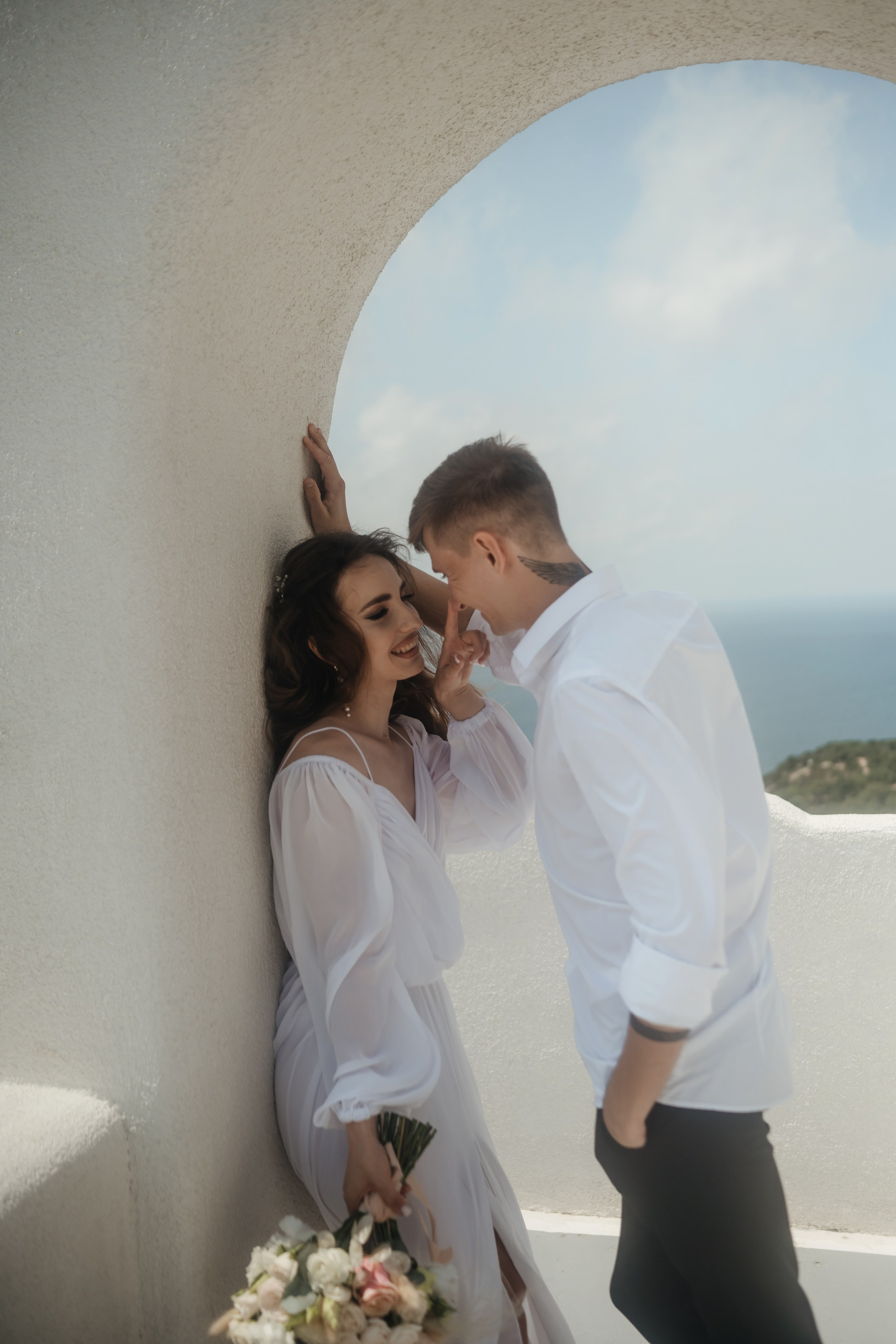 Свадебная фотосъемка в старинном отеле в Крымском Санторини. Свадебный и семейный фотограф и видеограф, Крым, Москва, Санкт -Петербург