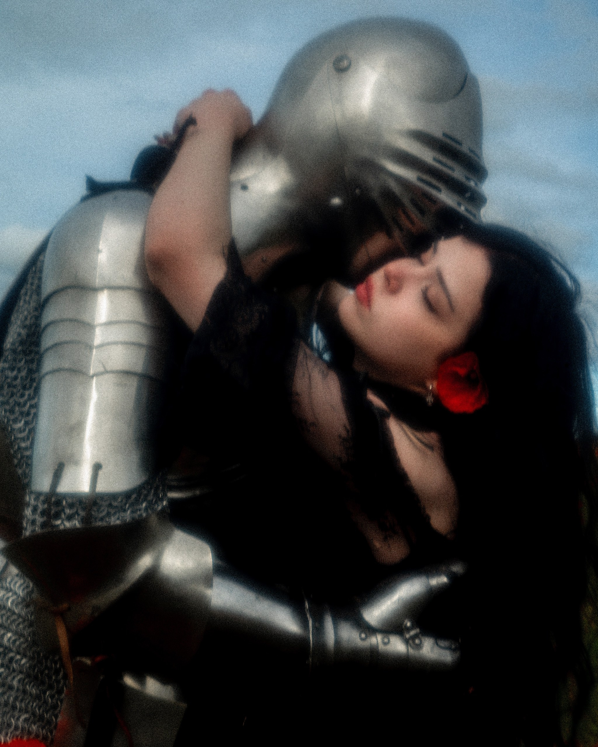 Маки. Фотограф Александр Никитин. Съёмка в доспехах. Санкт-Петербург. nikitin_photo