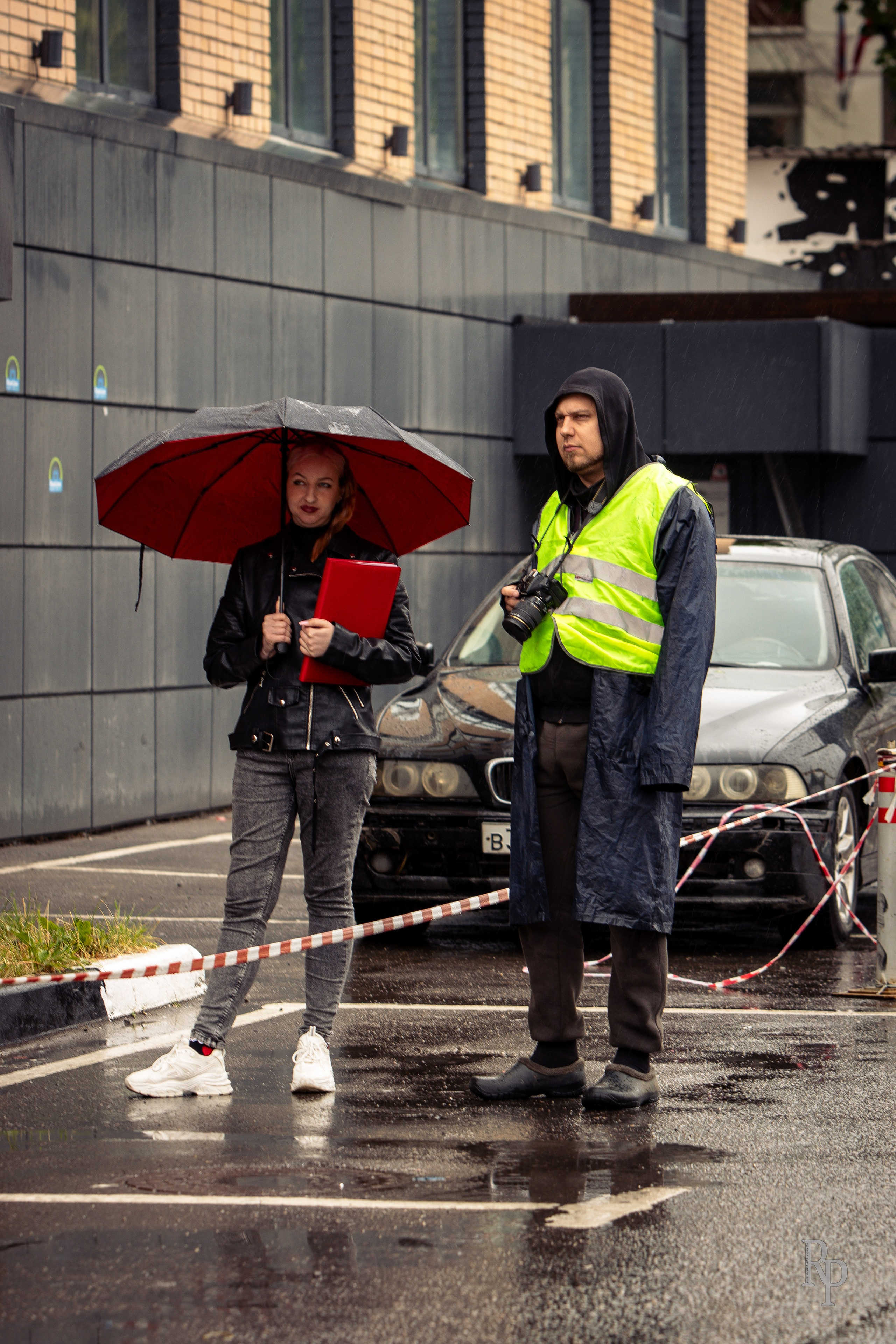 SHOWDOWN. Rusty Photographer