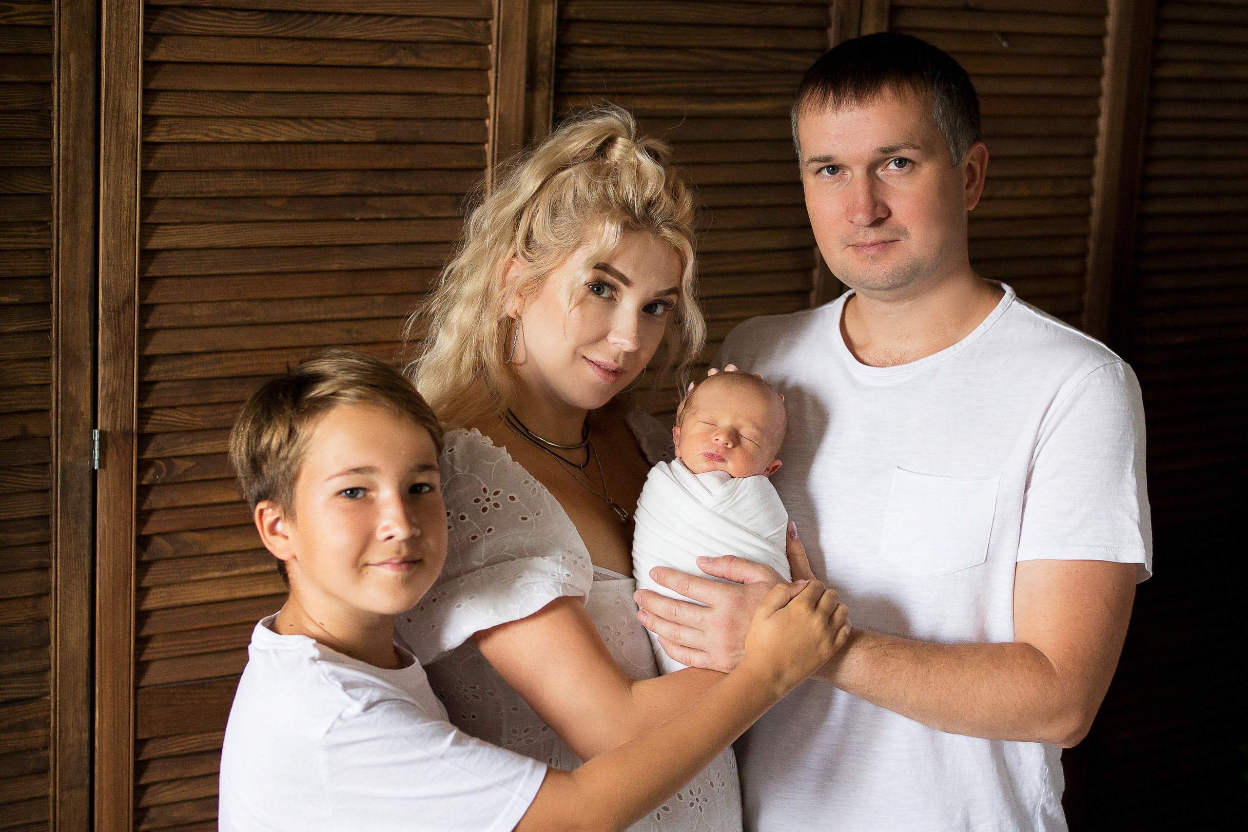 Семейная фотосессия дома. Фотограф новорожденных в г. Миасс Анна Плотникова