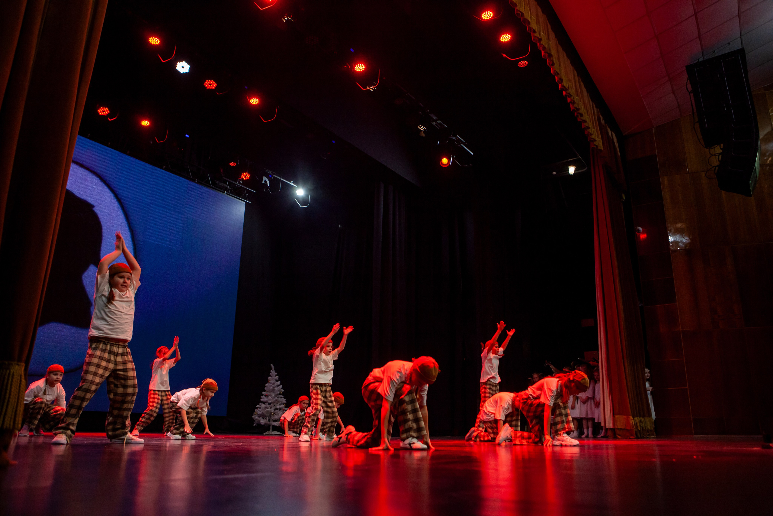 Концерт детской танцевальной школы. Репортажный, семейный, свадебный, портретный фотограф