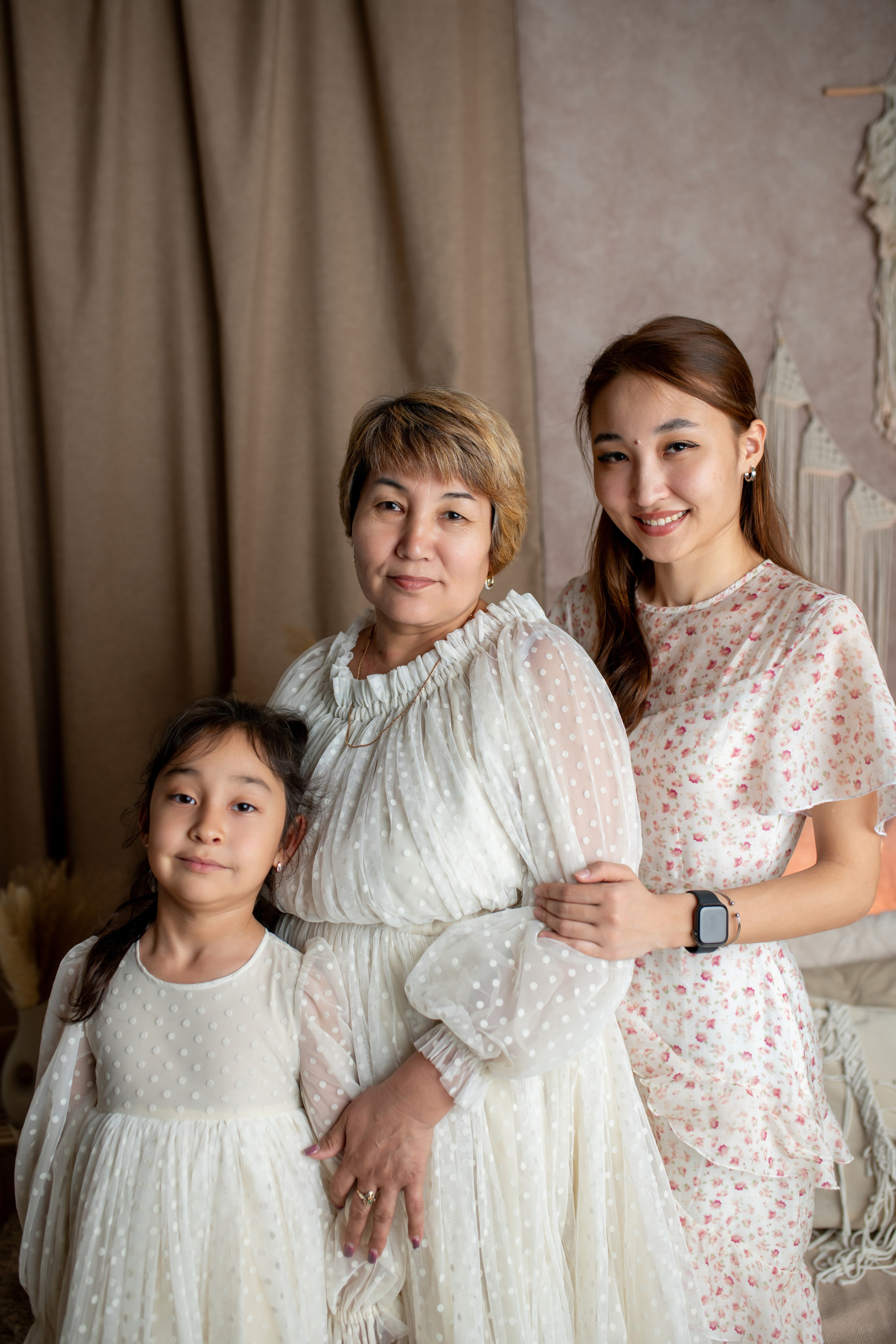 СЕМЕЙНЫЙ ВЕСЕННИЙ (Фотограф Лидия). Творческая команда Ульяшевы, свадебная и семейная фотография. Кахахста