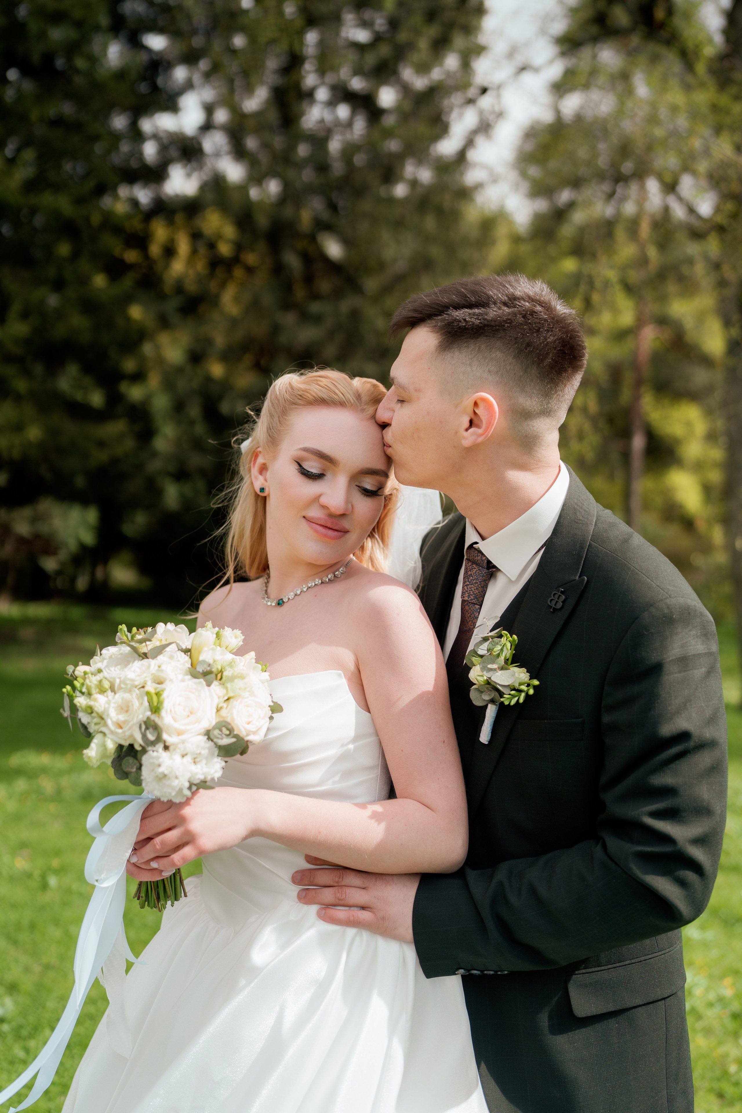 Алиса и Влад. Полный свадебный день (утро, усадьба, прогулка, выездная регистрация, банкет). Дата съемки 26.04.2025. Свадебный фотограф Москва