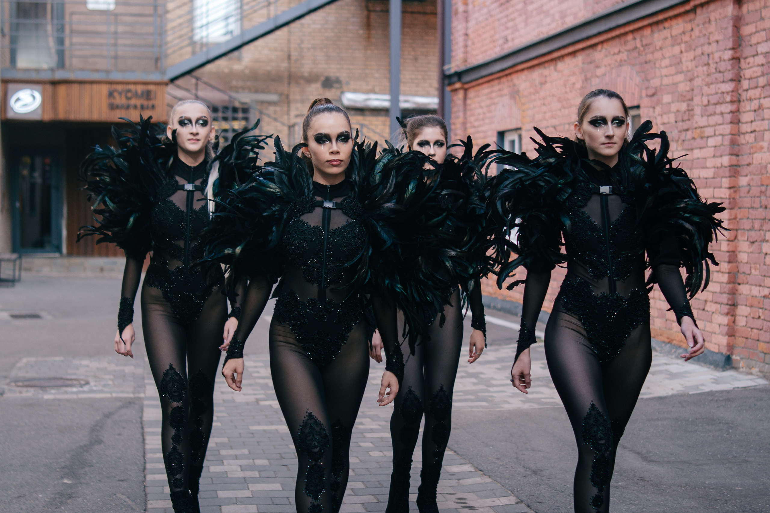 Вороны Circus Zone. Фотограф / видеограф в Москве и Сочи Sofia Riversong