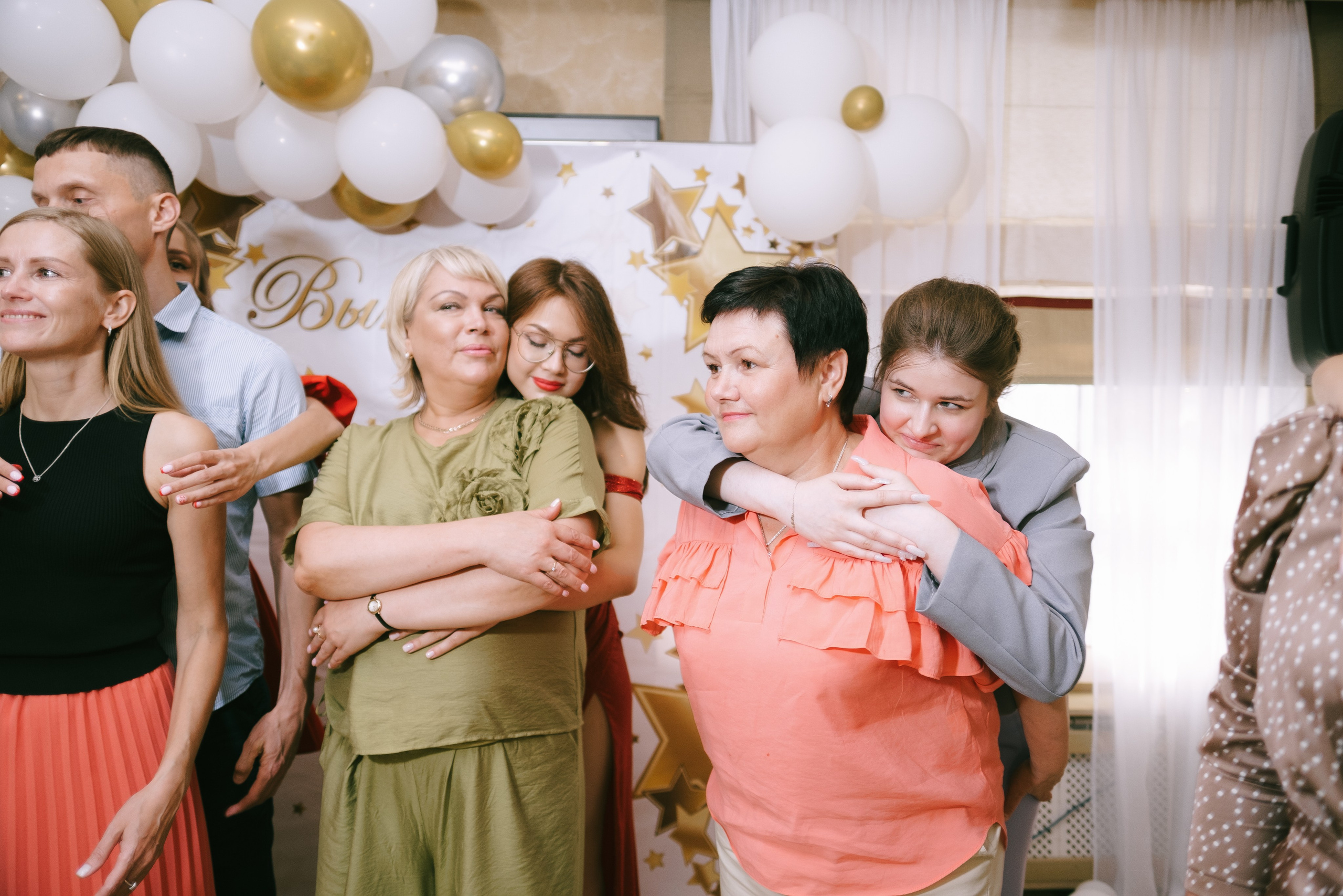 Выпускной школа 33. Свадебный и репортажной фотограф Денис Ожигин в Краснодаре и Краснодарском крае