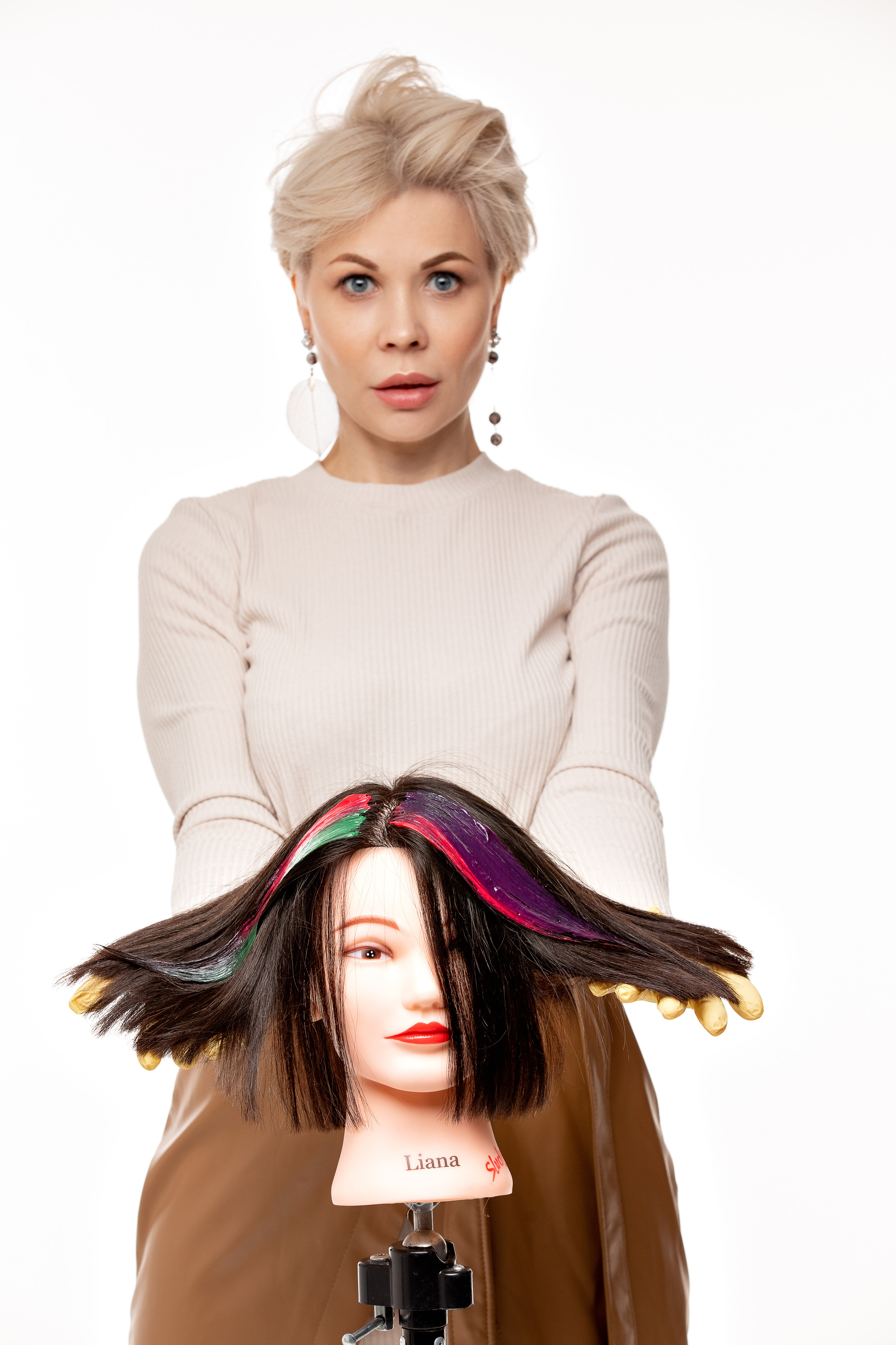 Контентная фотосессия парикмахера стилиста по волосам. Фотограф чувственного портрета в Санкт-Петербурге Светлана Фролова