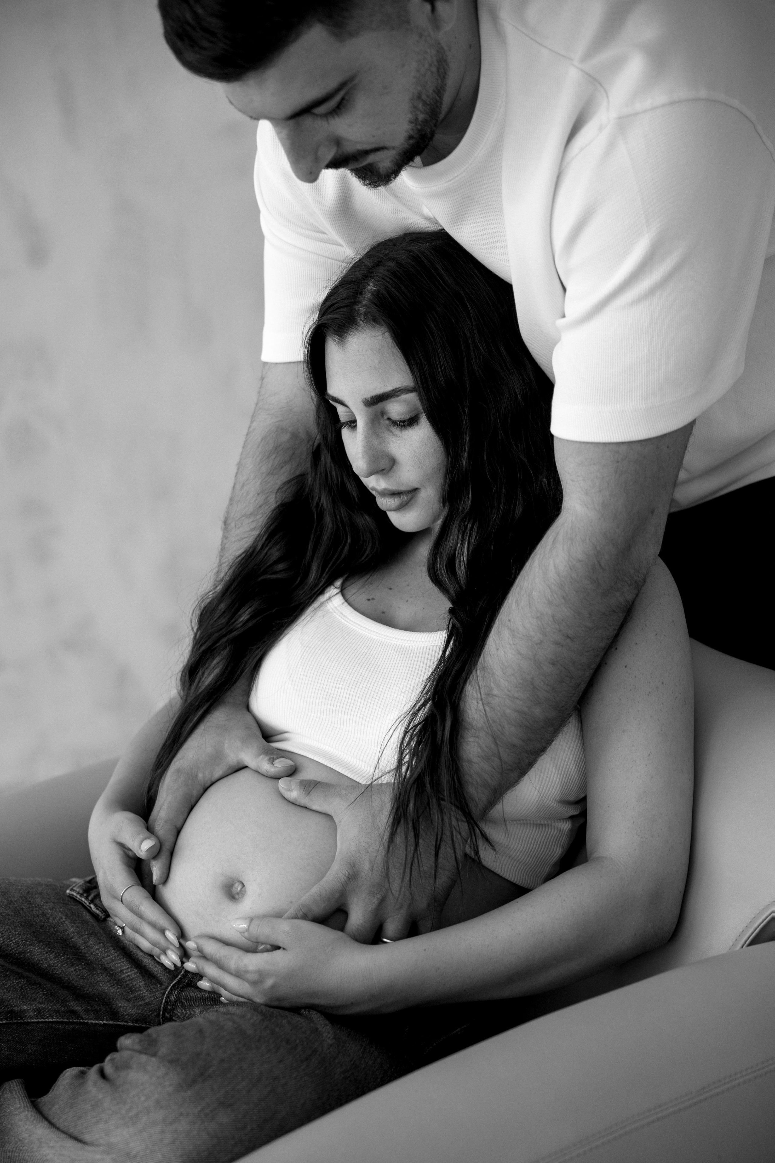 Pregnancy photoshoot inside the Grey Studio. Главная