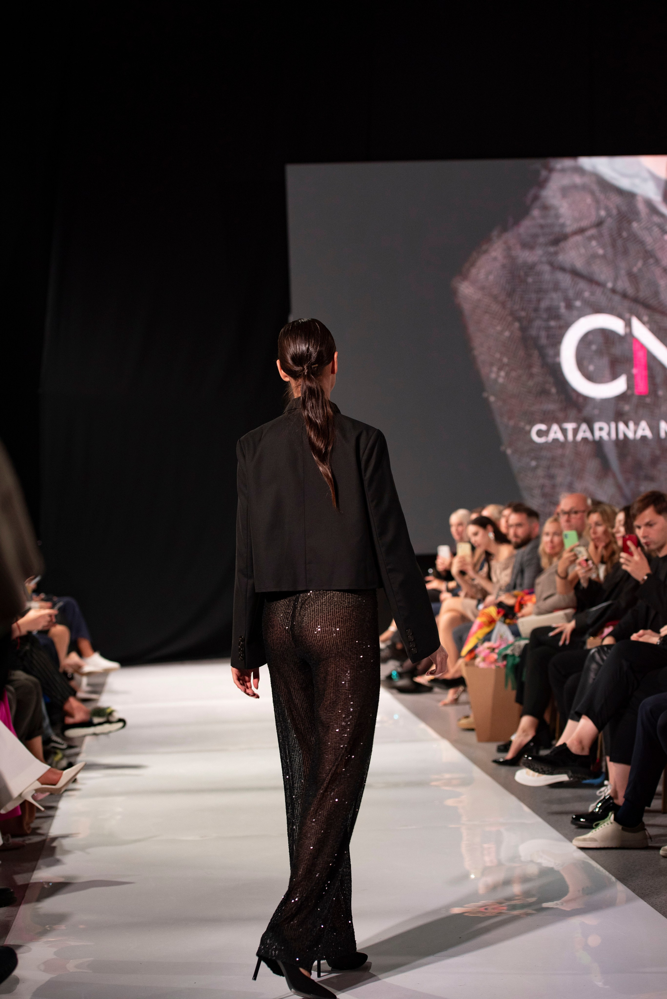 Фотограф на модельный показ. Свадебный, семейный, фэшн фотограф, школьный фотограф в Сочи