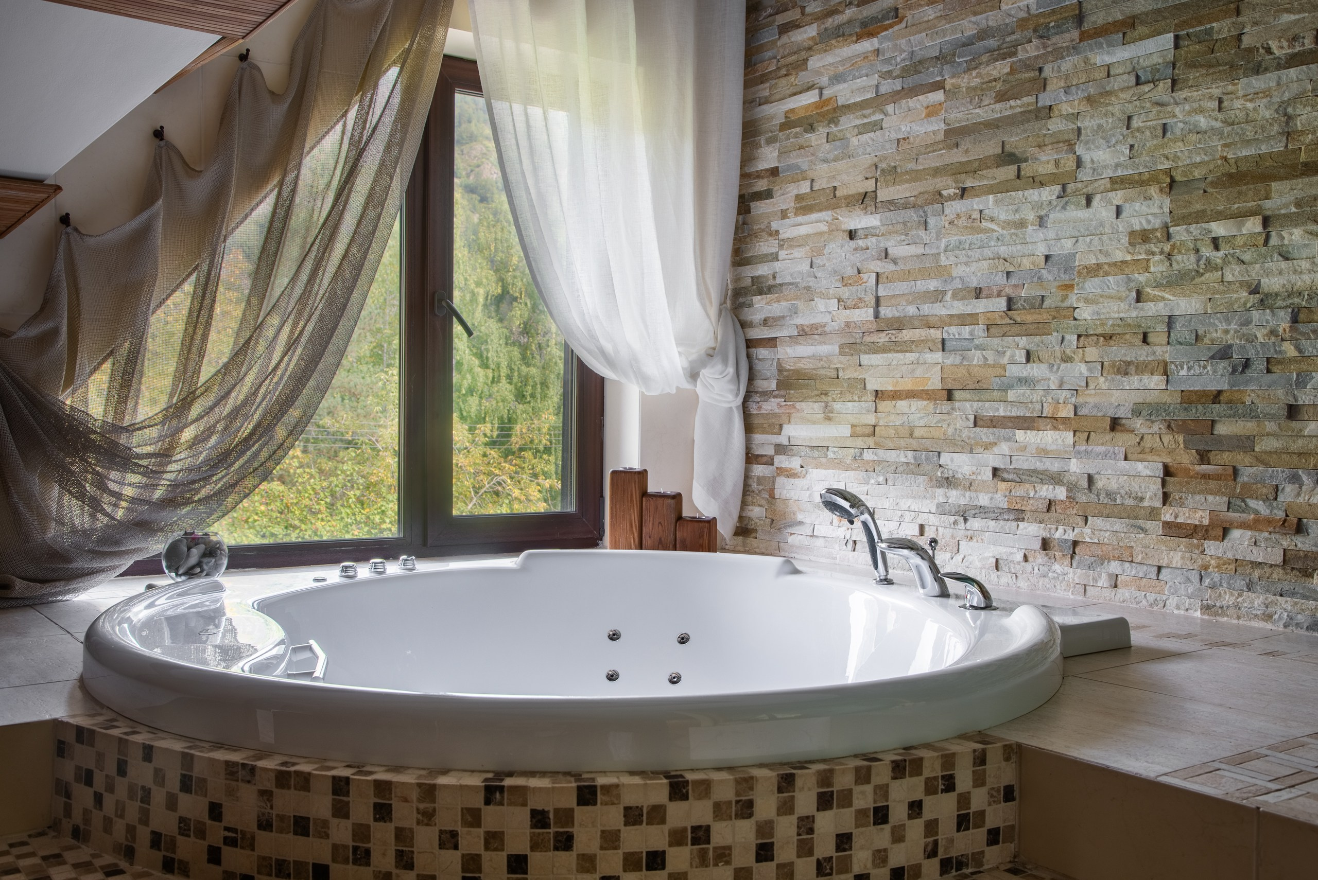 Квартира для продажи в городе Дивногорске с хоумстейджингом. Интерьерный фотограф и ретушер в Красноярске Денис Антропов