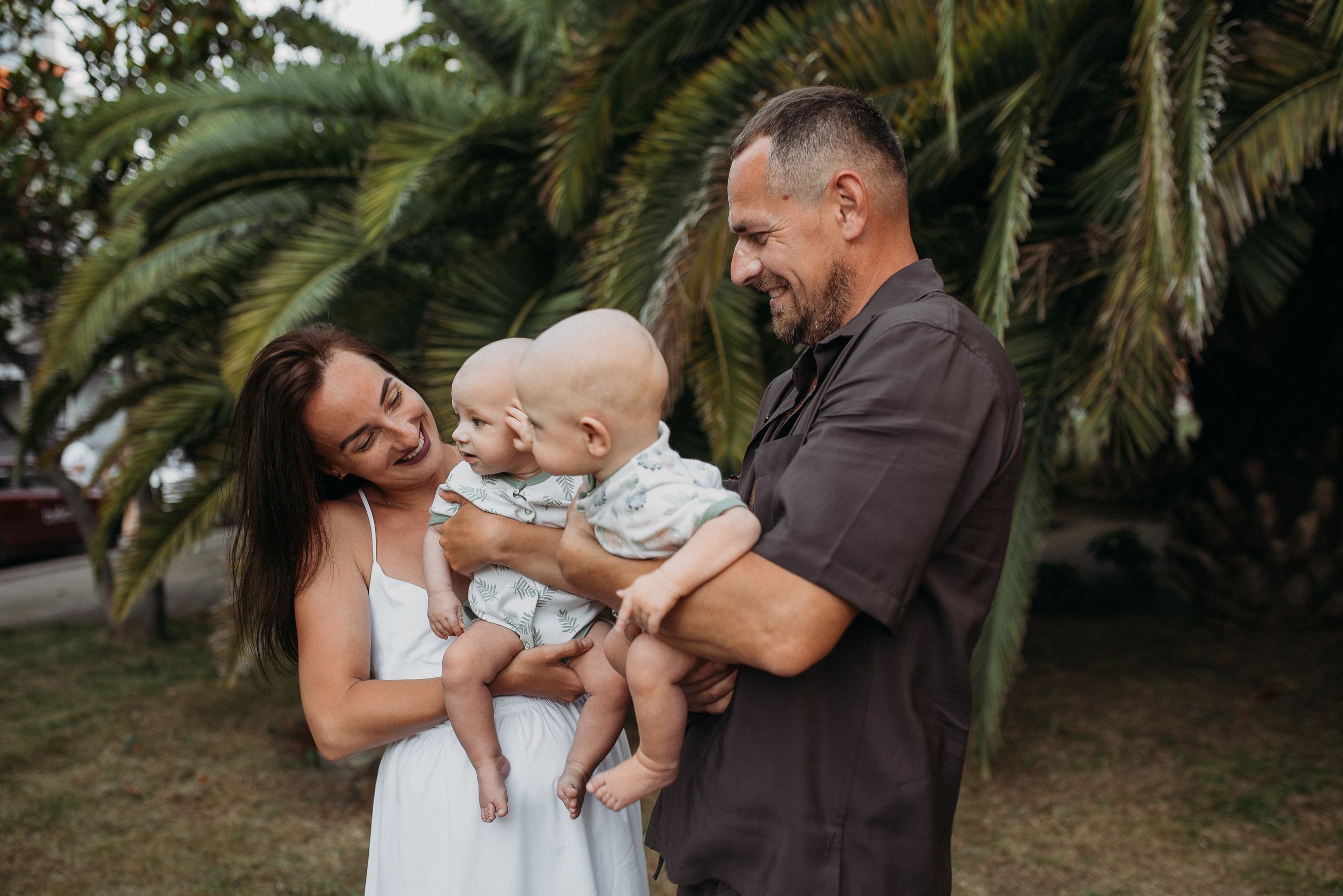Семейная фотосессия в центре Сочи морпорт. Фотограф в Сочи — Маргарита Поганова