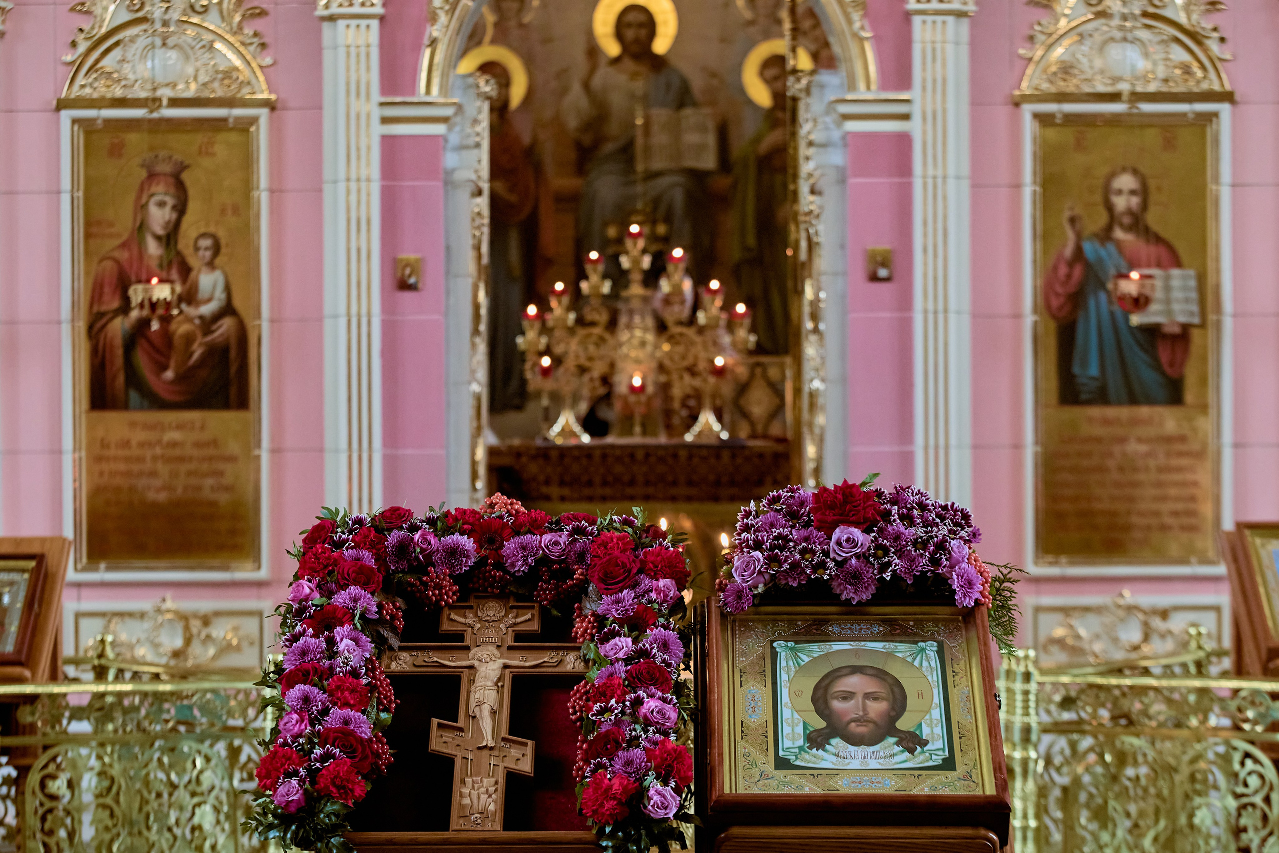 Фотографии с праздника Изнесение Честны́х Древ Животворящего Креста Господня