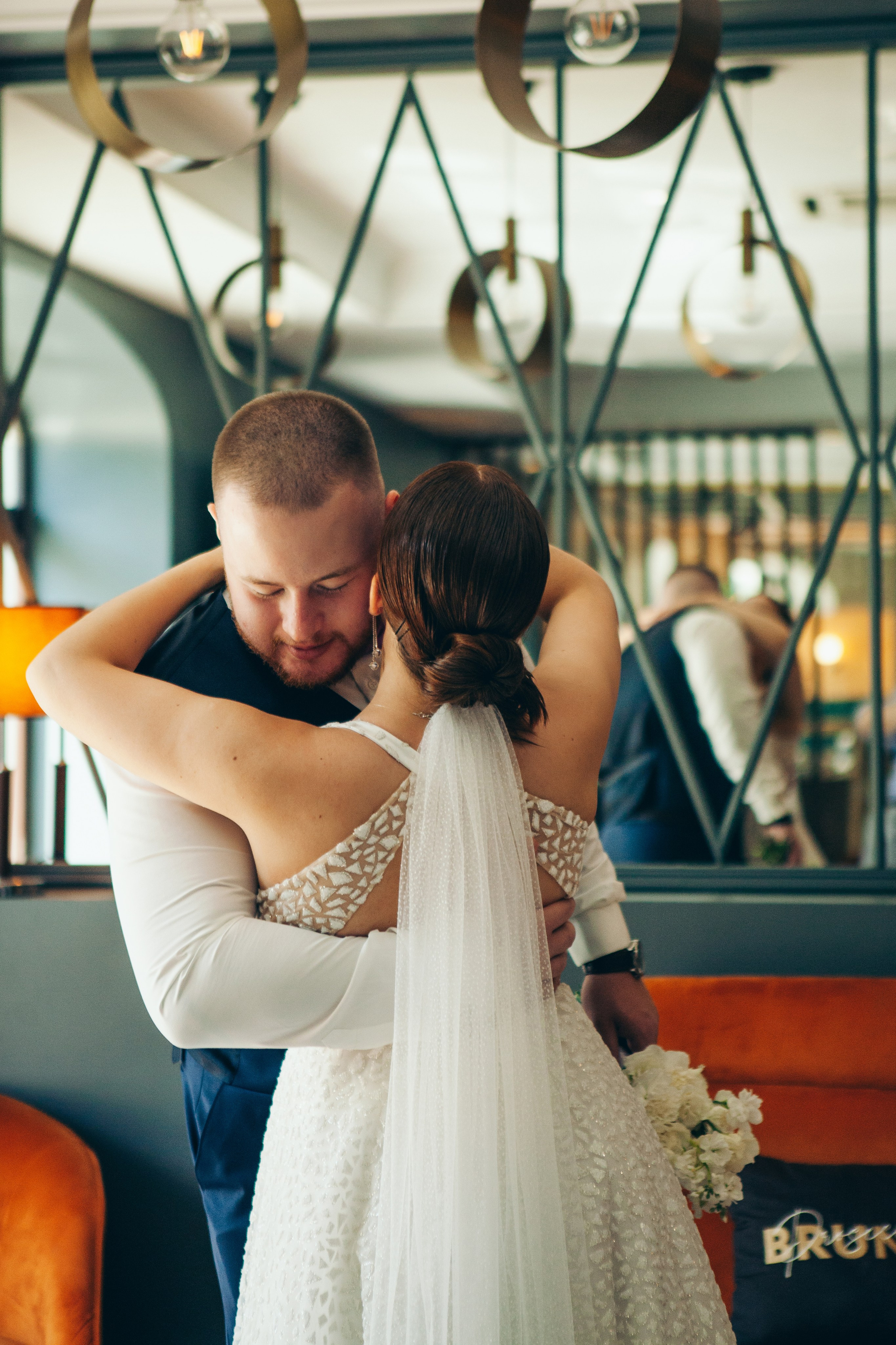 Свадебная фотосессия в отеле hartwell hotel и на патриарших прудах. Фотограф Ольга Ефремова