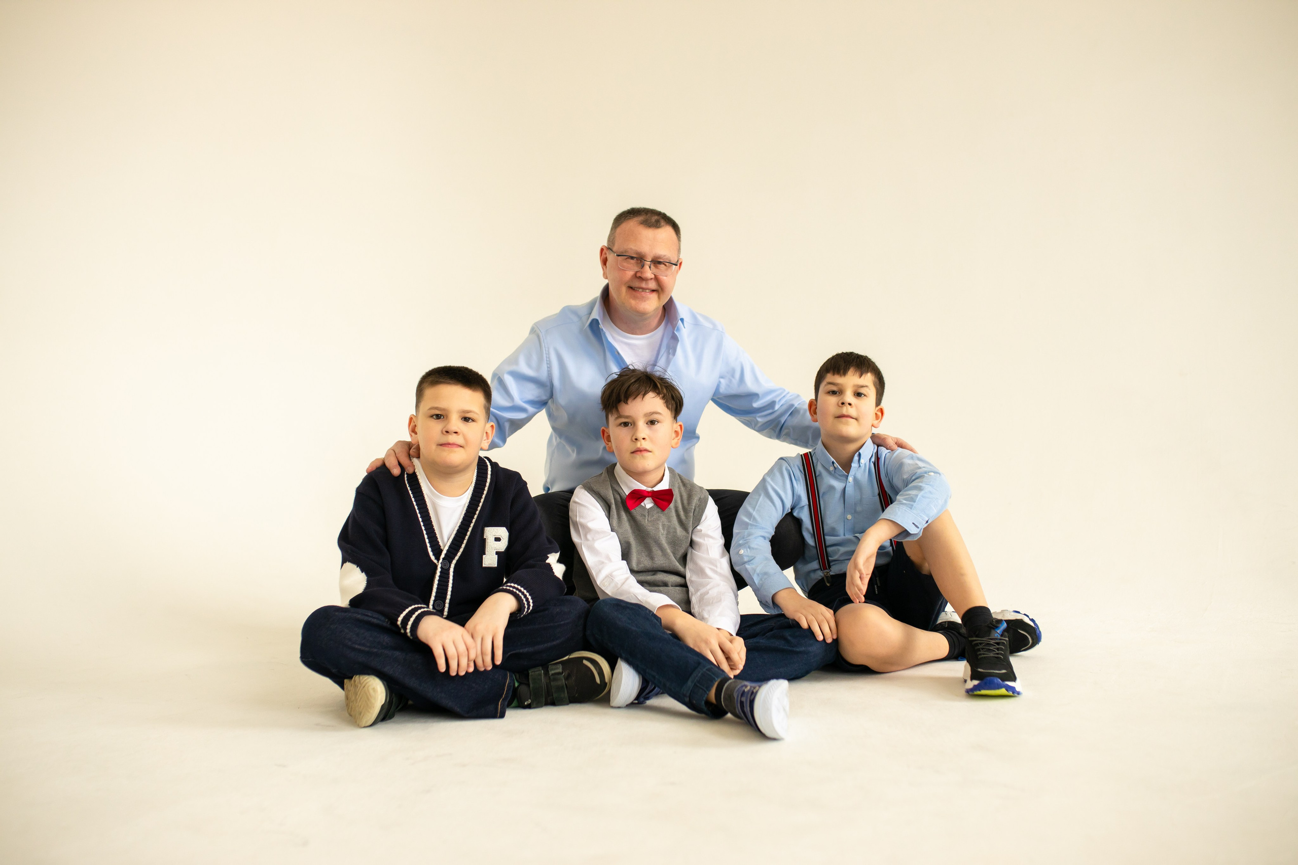 Семейная фотосессия на циклораме с естественным светом. Фотограф в Железнодорожном и Балашихе