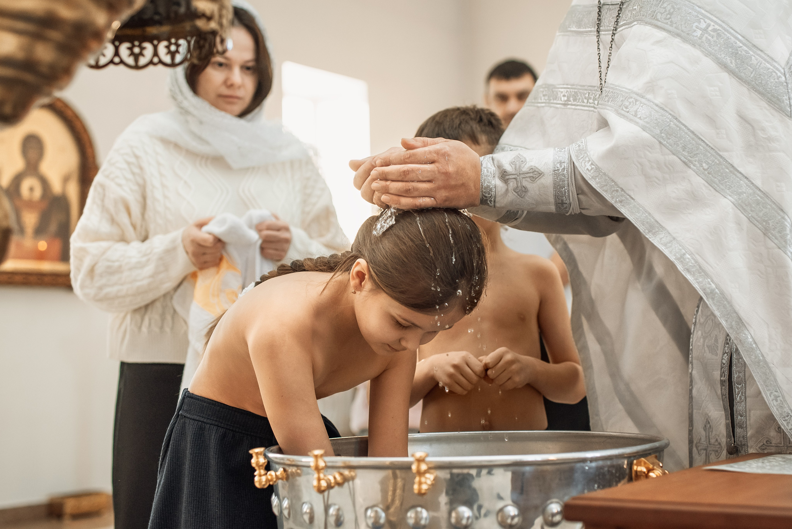 Крещение в храме Благовещения Пресвятой Богородицы. Церковный фотограф на Таинство Крещения и Венчания в Оренбурге и Оренбургской области Екатерина Белкина