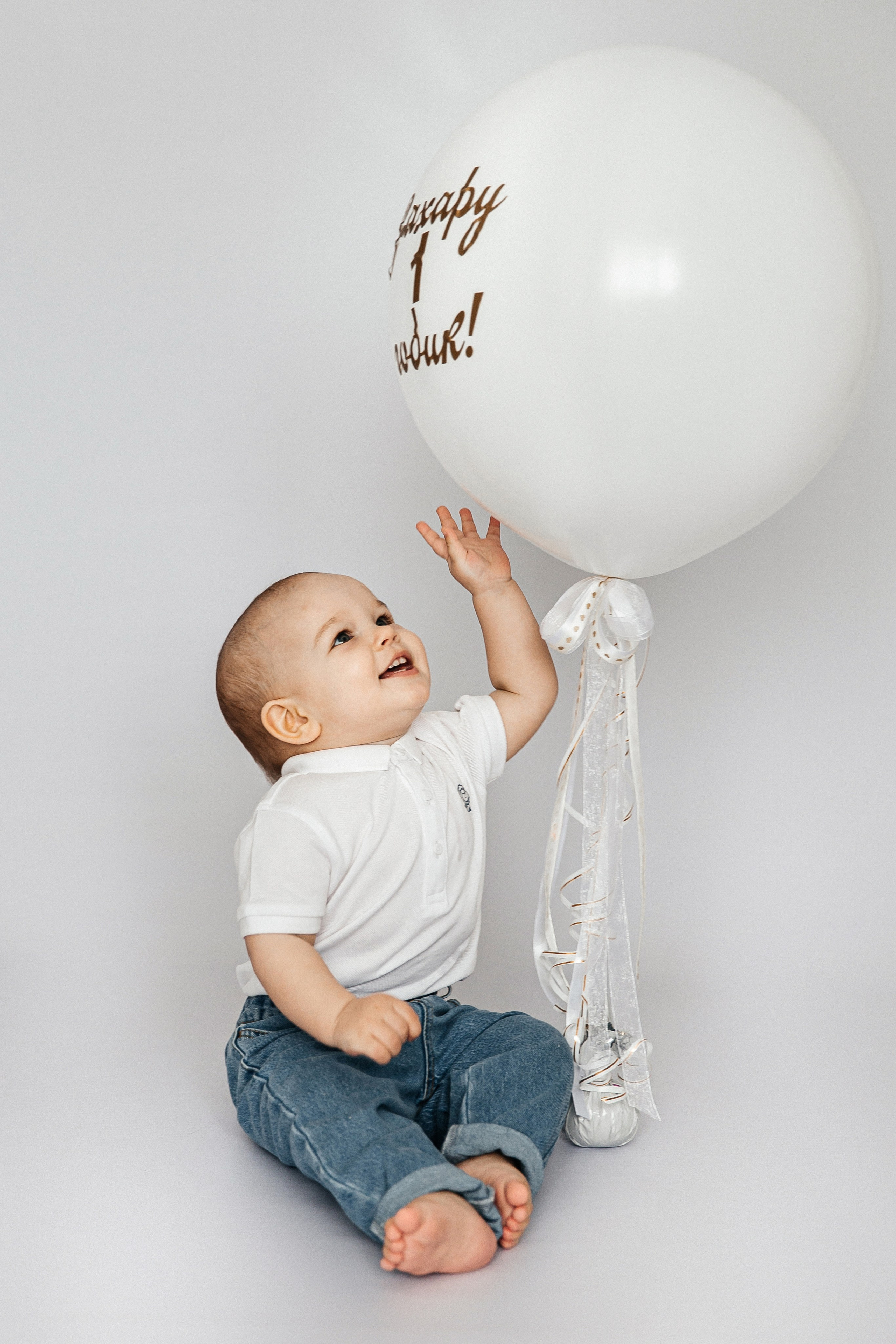 На белом фоне / минимализм. Детский фотограф, выпускные альбомы в Нижнем Новгороде Бодягина Мария
