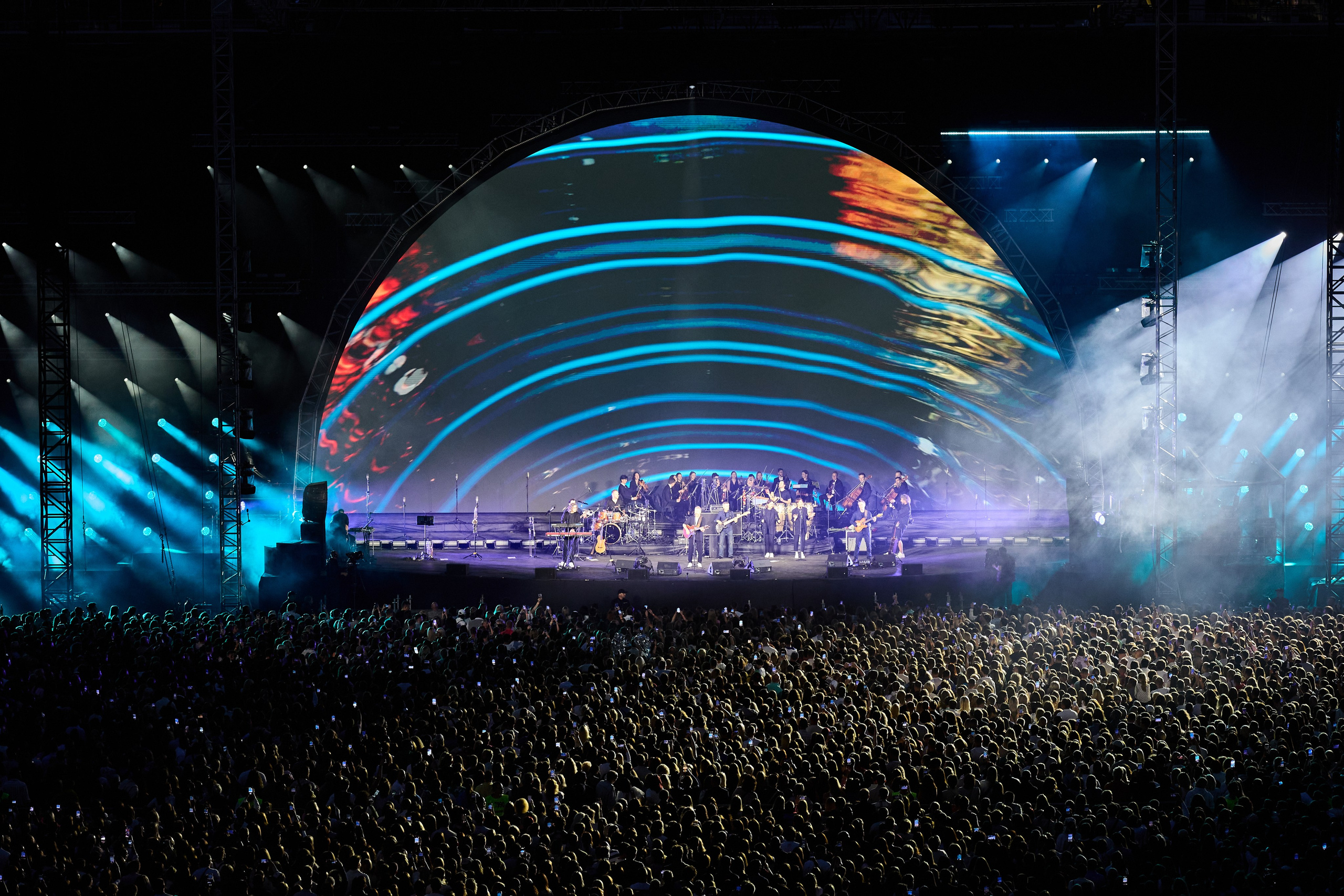 Концерт Леонида Агутина в Казани. Спортивный репортажный фотограф Казань Нафис Сиразетдинов