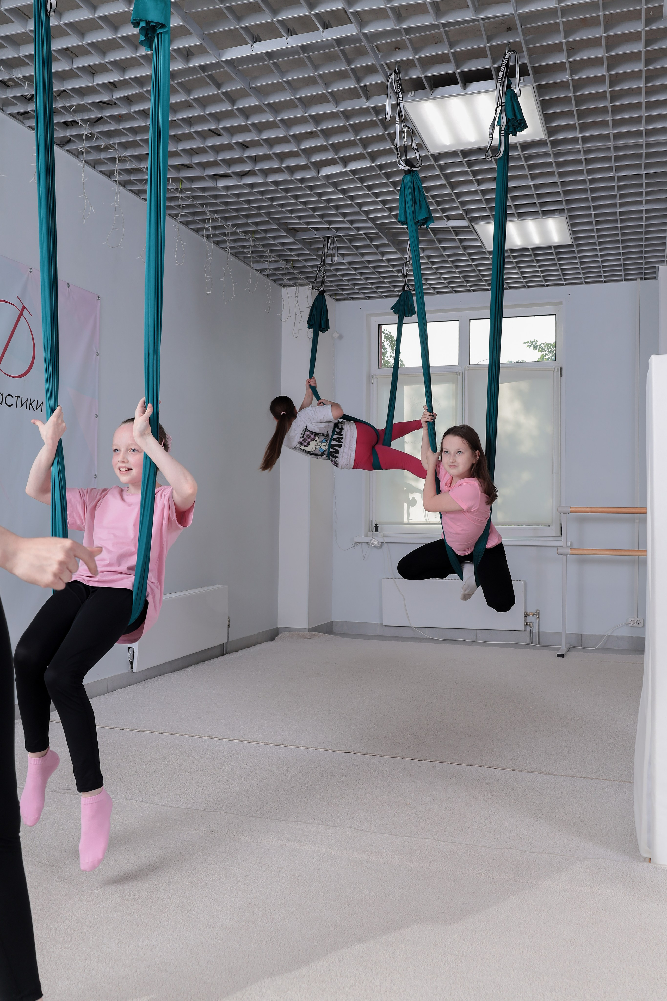 Детская аэройога. Фотограф Надршина Лилия