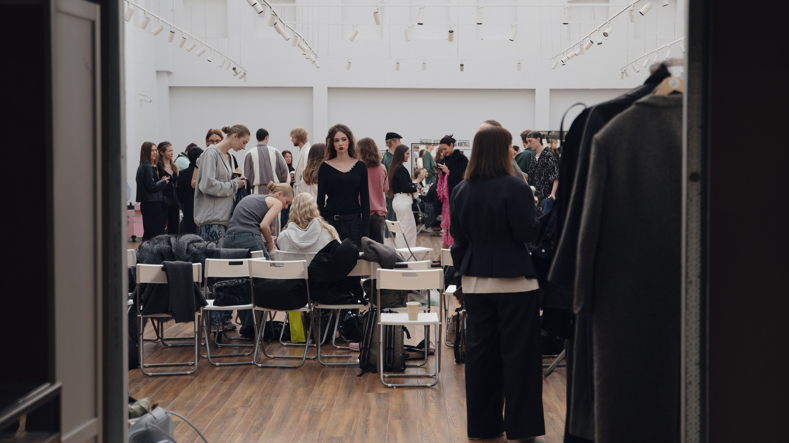 Бекстейдж показа «Новые Имена» собака.ru|ДЛТ. Портретный и репортажный фотограф в Санкт-Петербурге