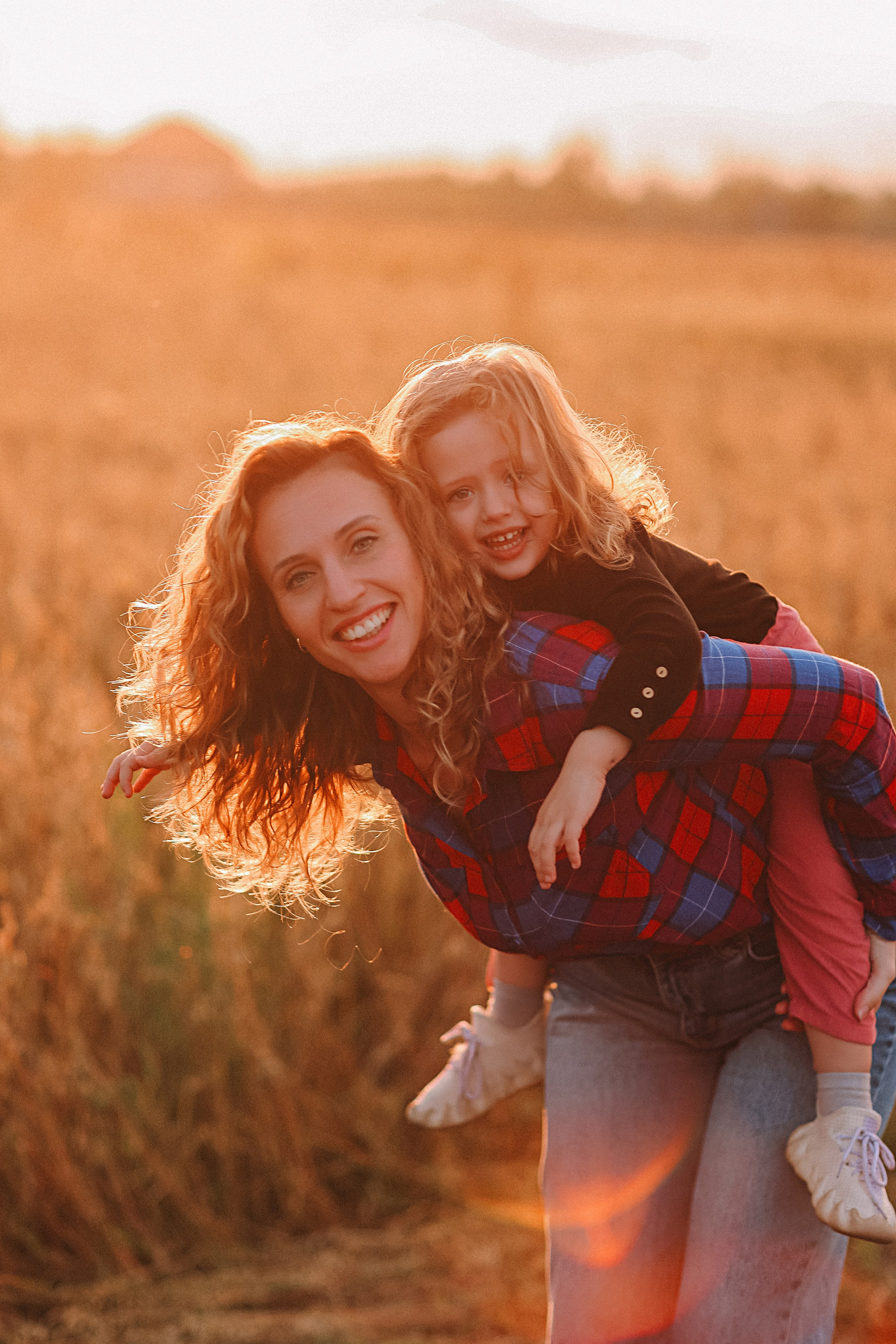 Поле. Семейный фотограф Тюмень, фотограф на роды Салмина Мария
