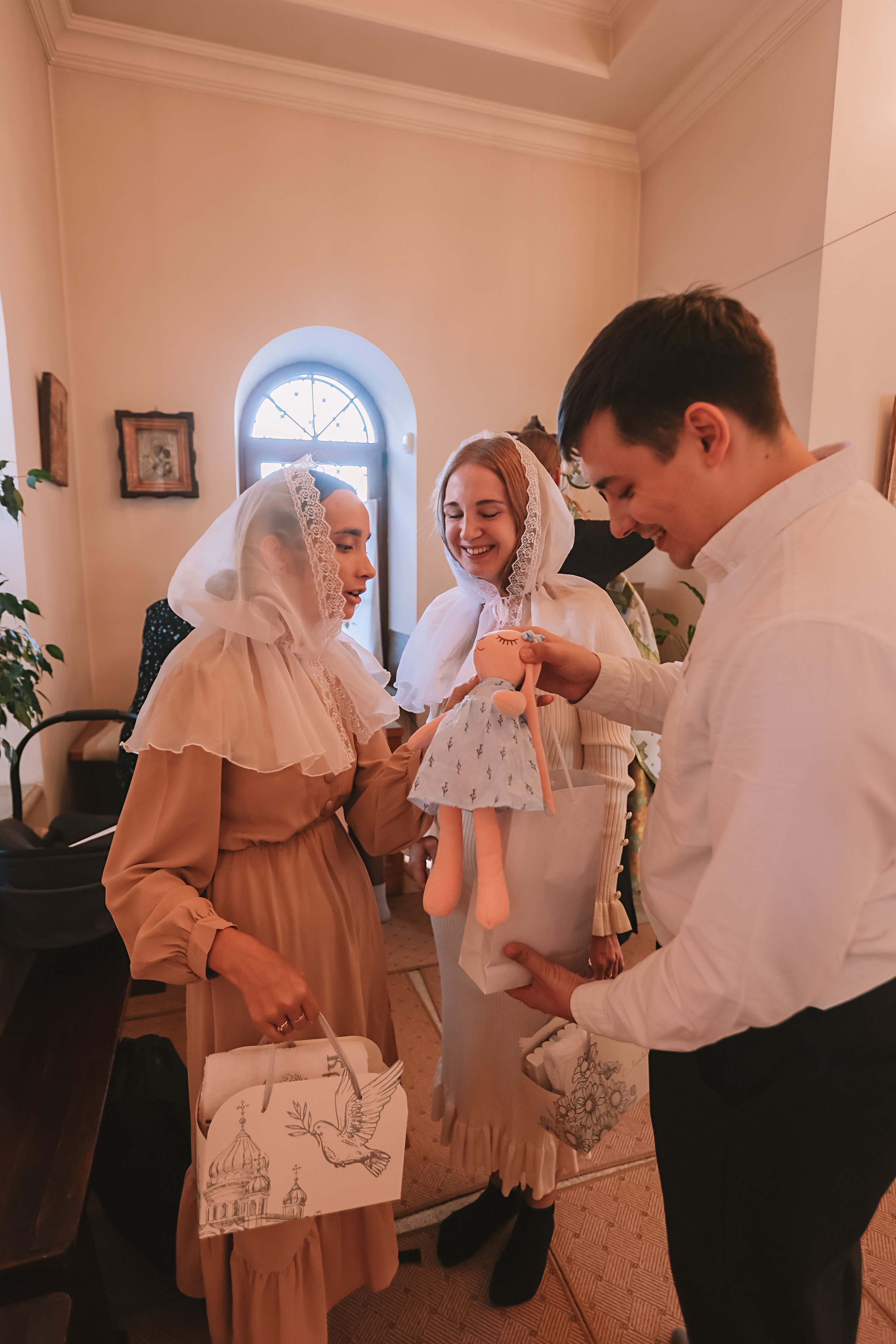 Крещение круглая церковь. Семейный фотограф Тюмень, фотограф на роды Салмина Мария