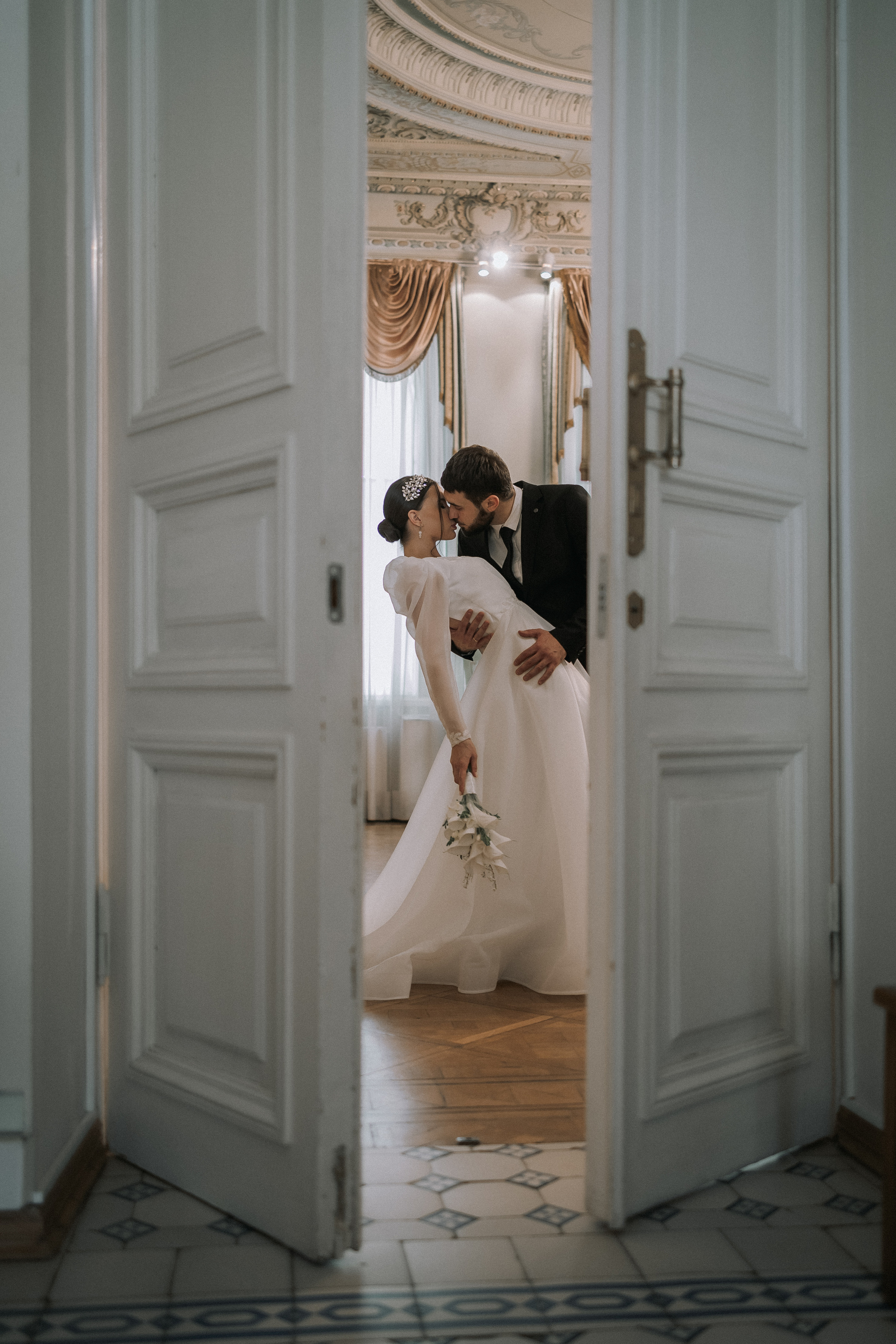 Любовь в Музее. Александр и Ульяна. Свадебная фотография. Арина Рубах