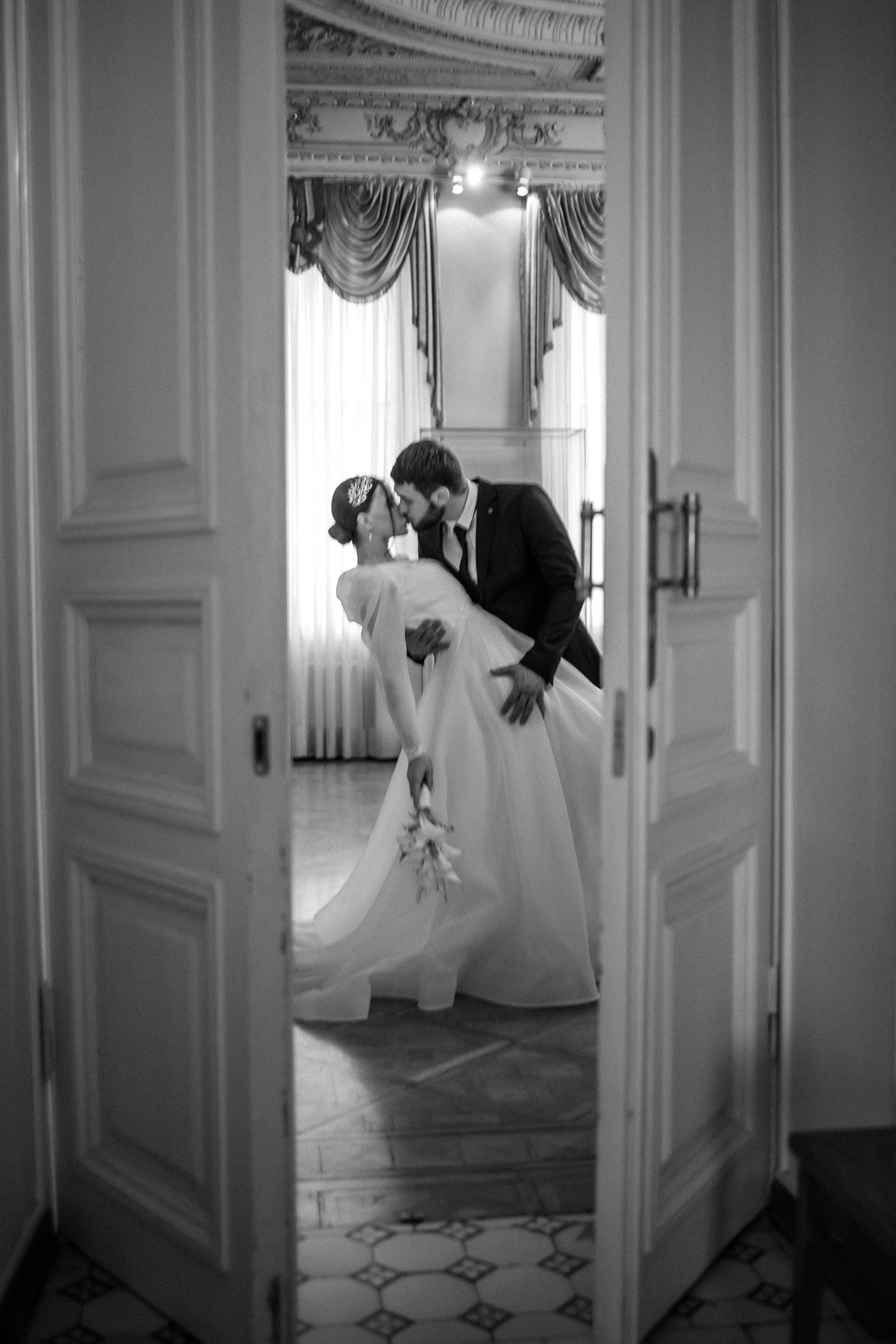 Любовь в Музее. Александр и Ульяна. Свадебная фотография. Арина Рубах