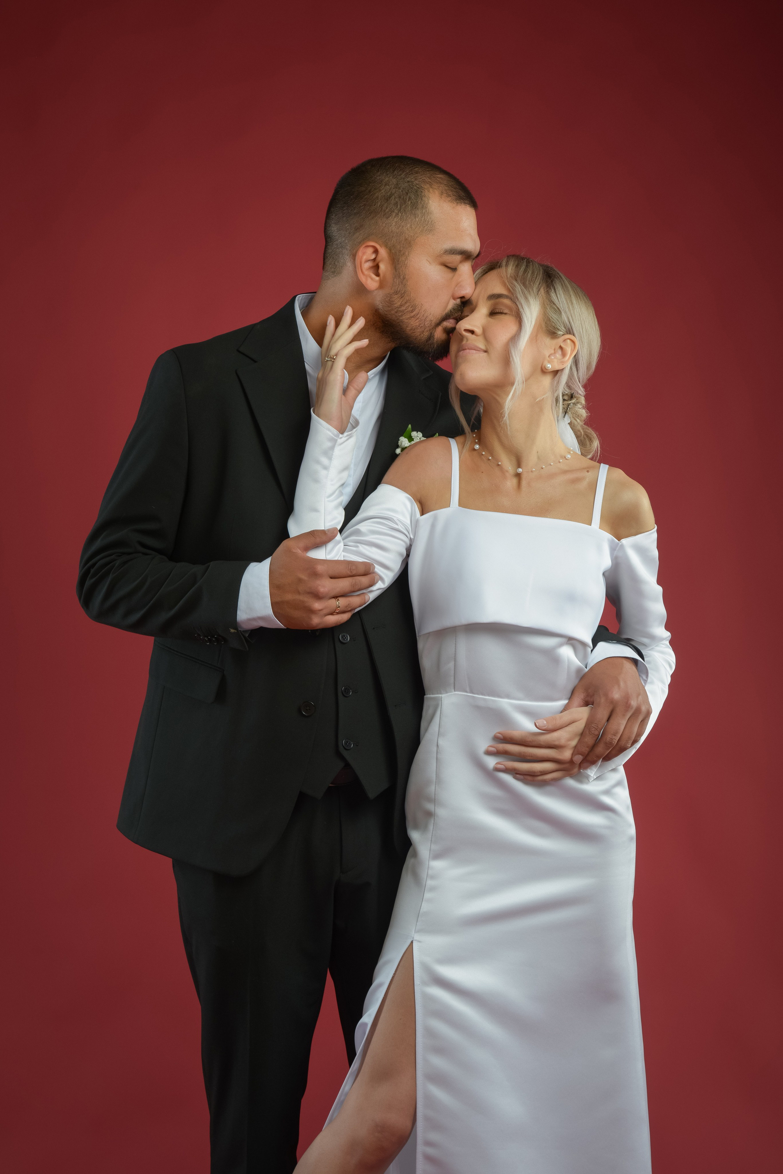 Студийная съемка свадебной пары. Татьяна Гойда портретный и семейный фотограф Ленск. Выпускные альбомы