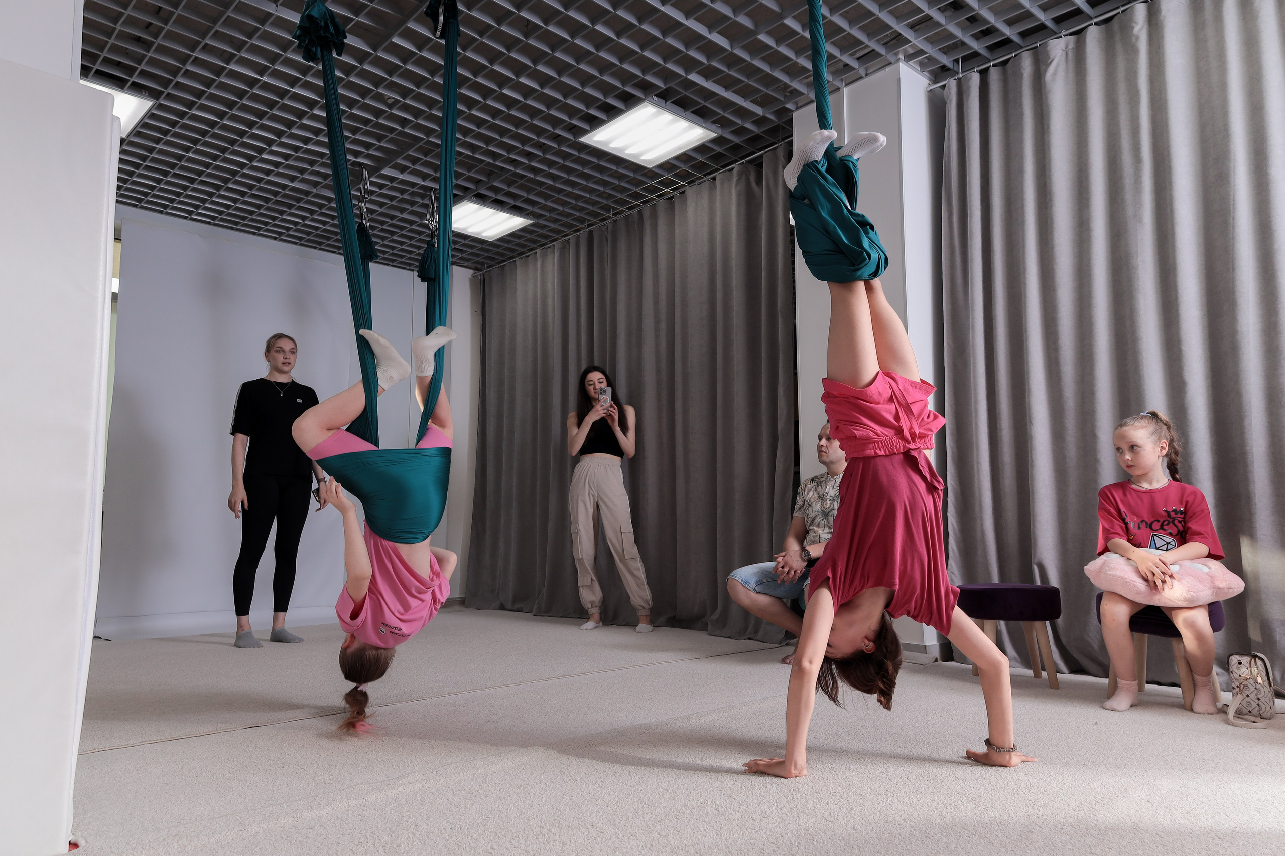 Детская аэройога. Фотограф Надршина Лилия